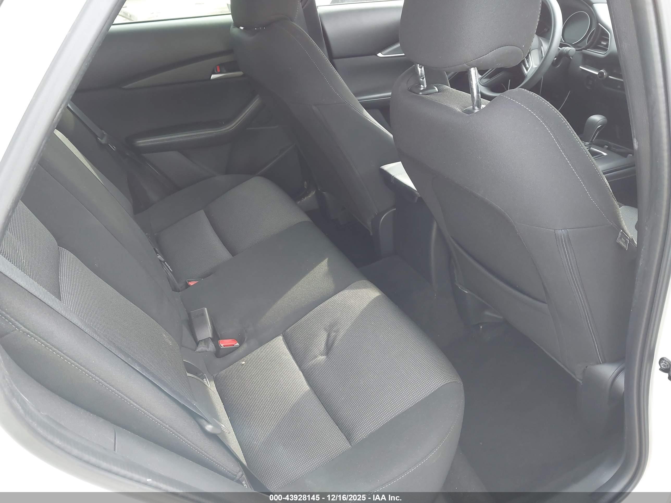 MAZDA CX-30 image 8