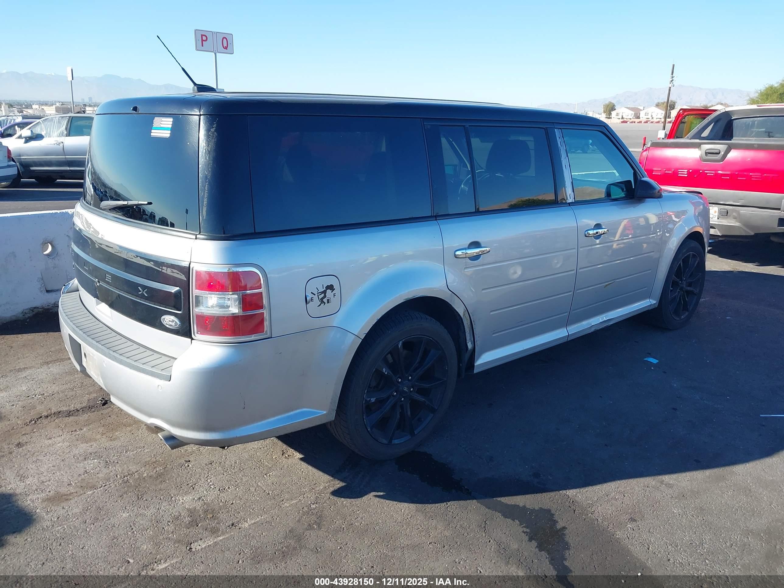 FORD FLEX image 4