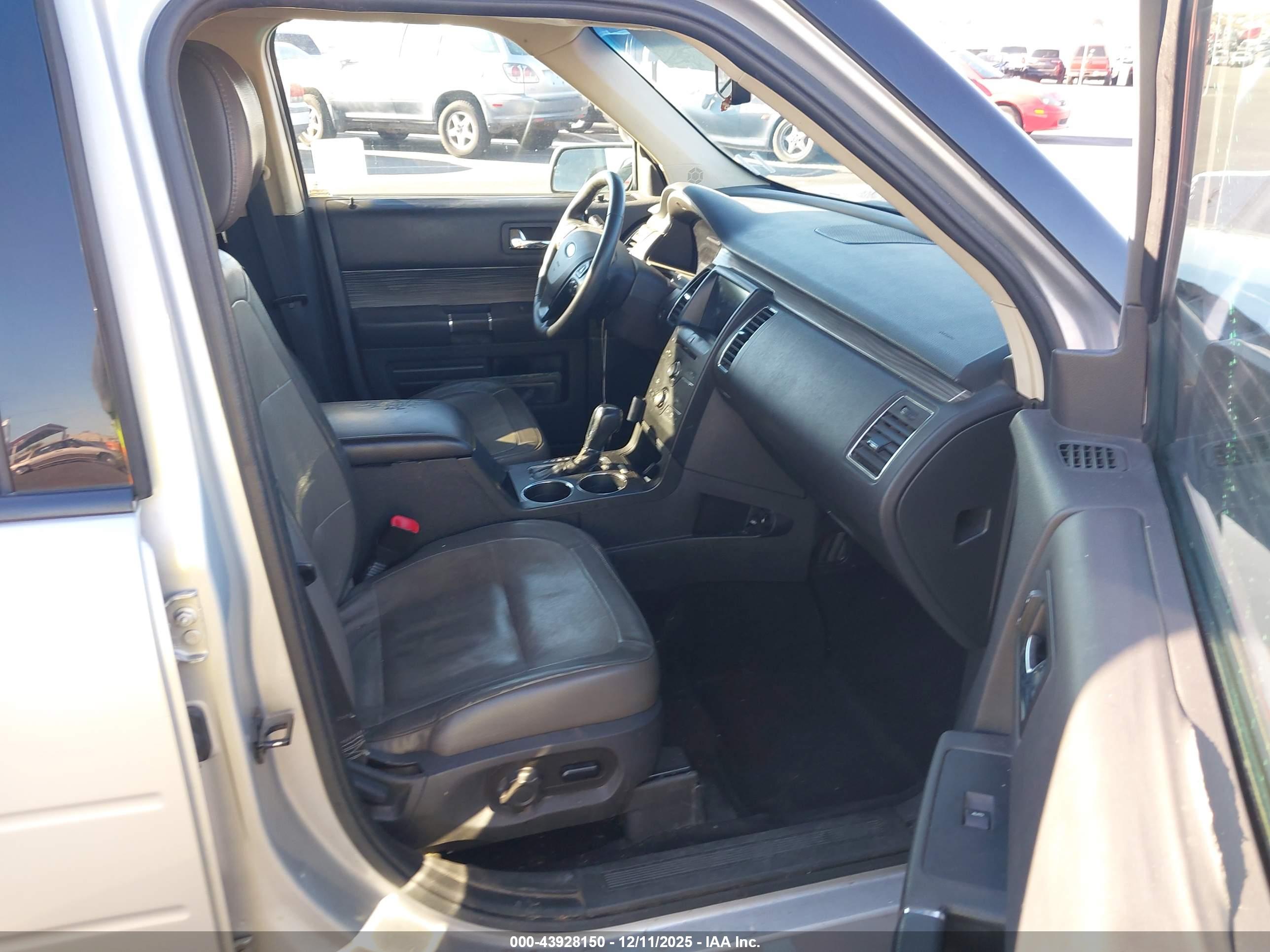 FORD FLEX image 5