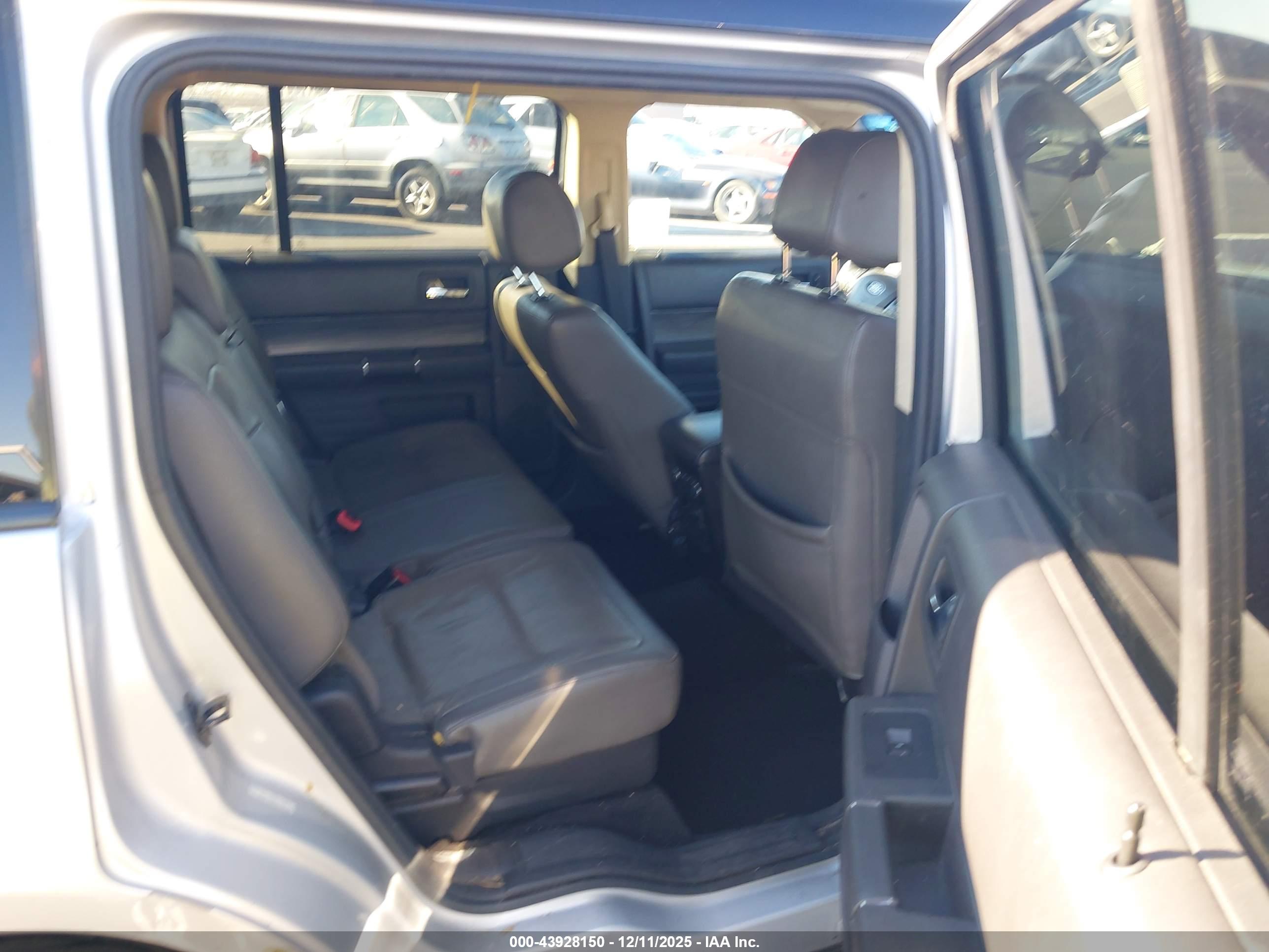FORD FLEX image 8