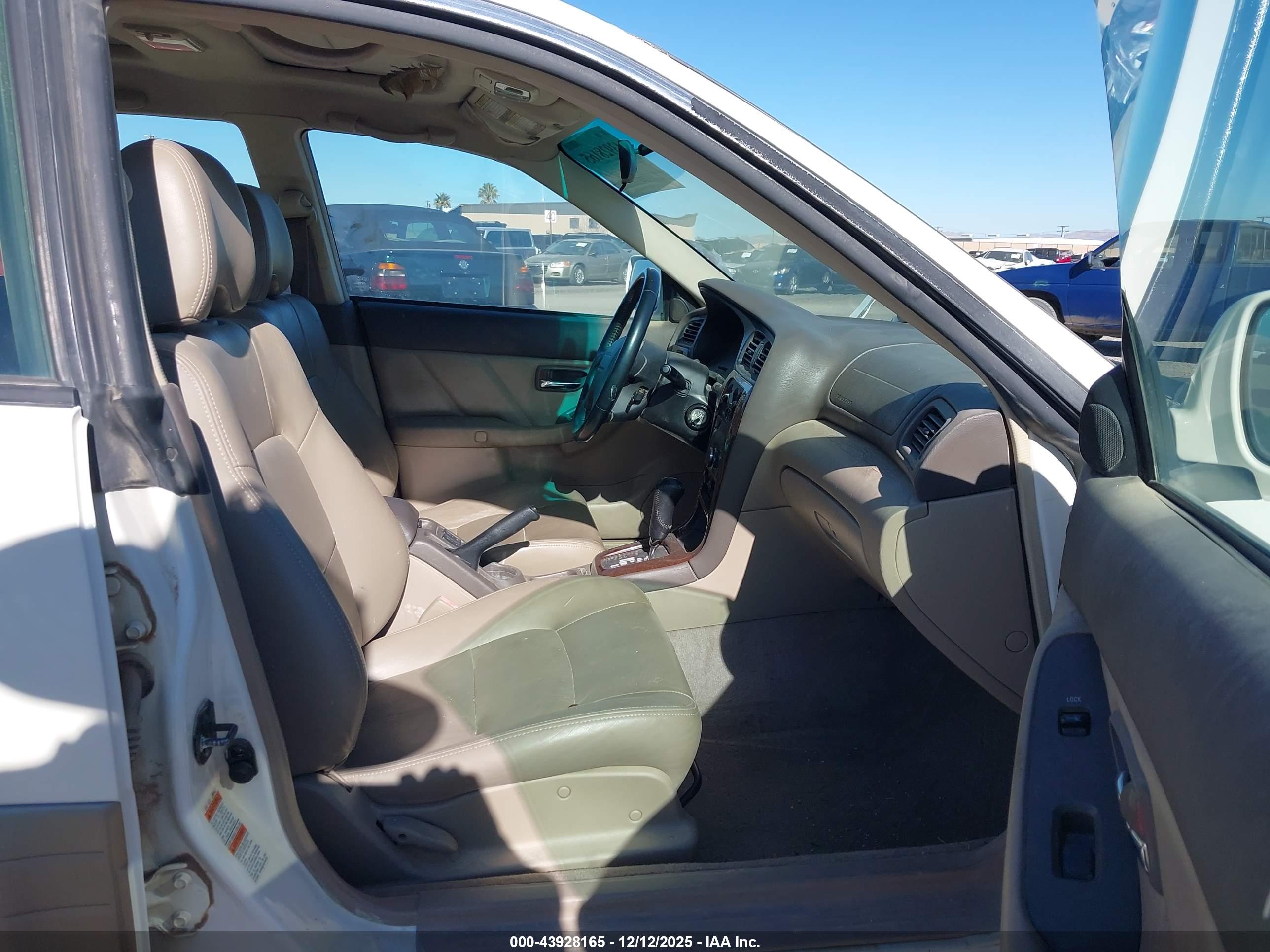 SUBARU OUTBACK image 5