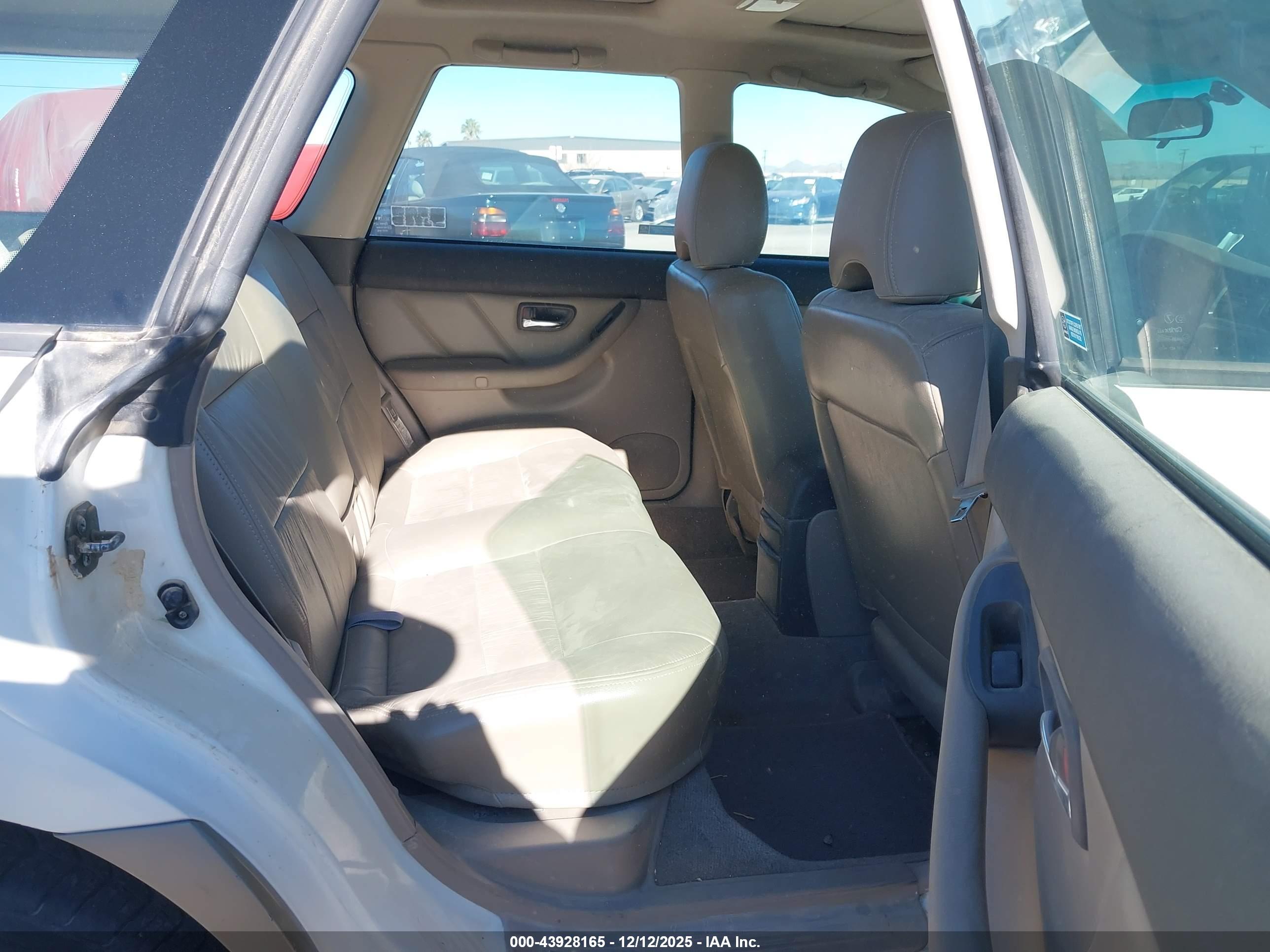 SUBARU OUTBACK image 8