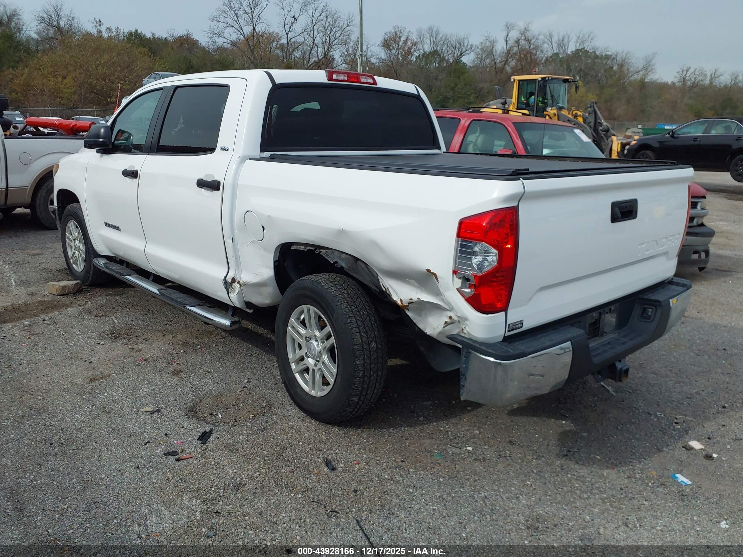 TOYOTA TUNDRA image 3