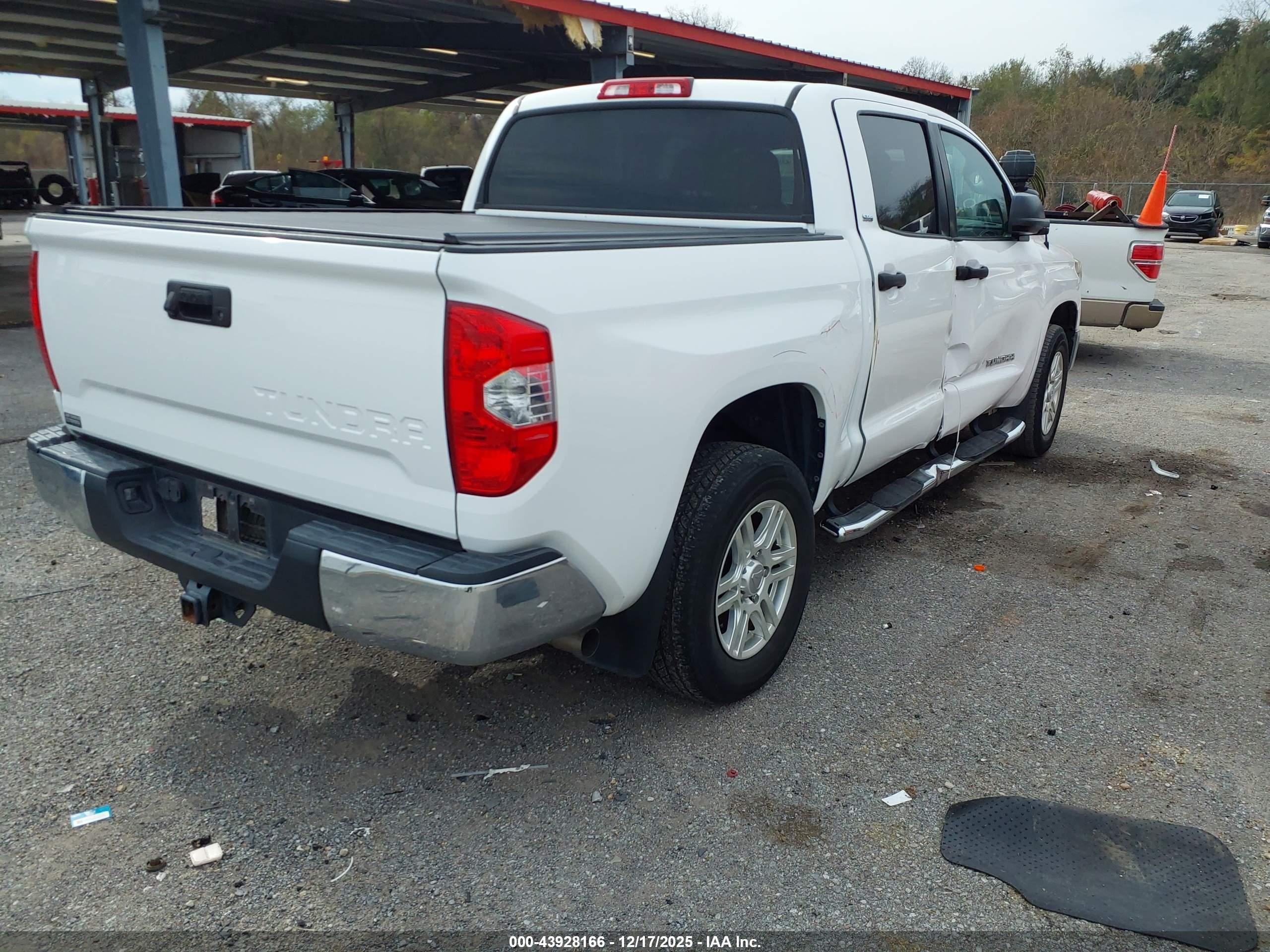 TOYOTA TUNDRA image 4