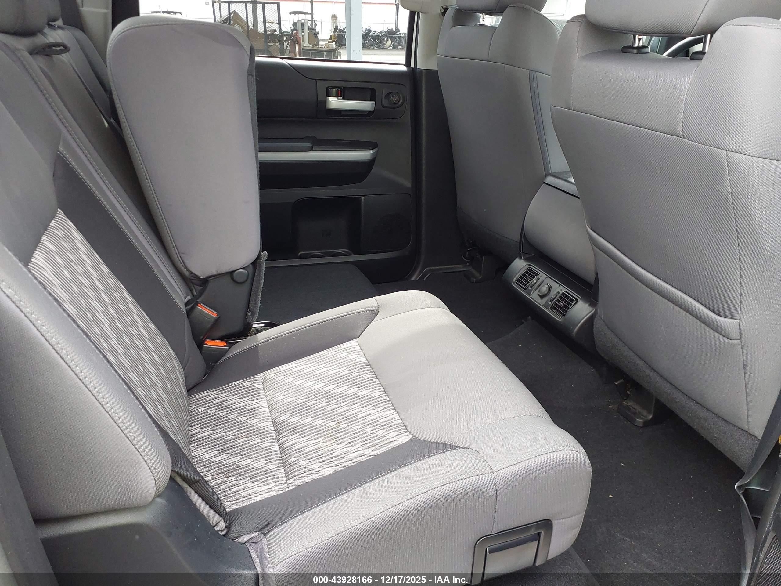 TOYOTA TUNDRA image 8