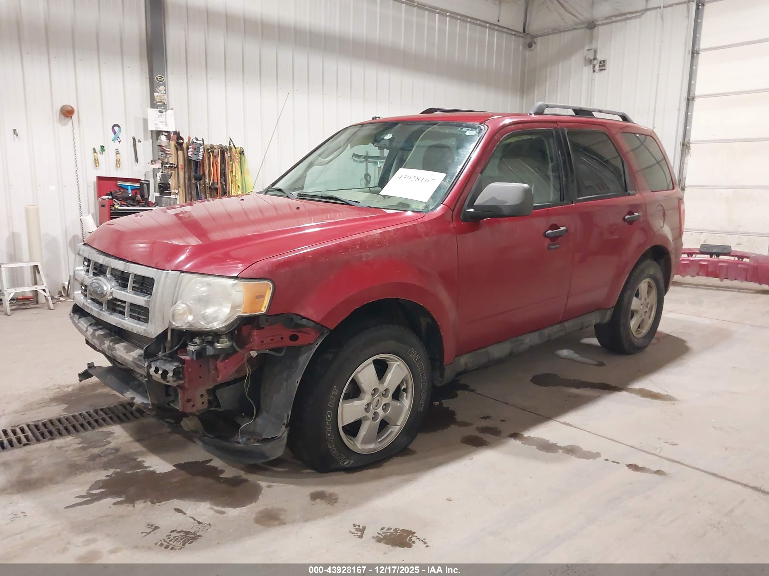 FORD ESCAPE image 2
