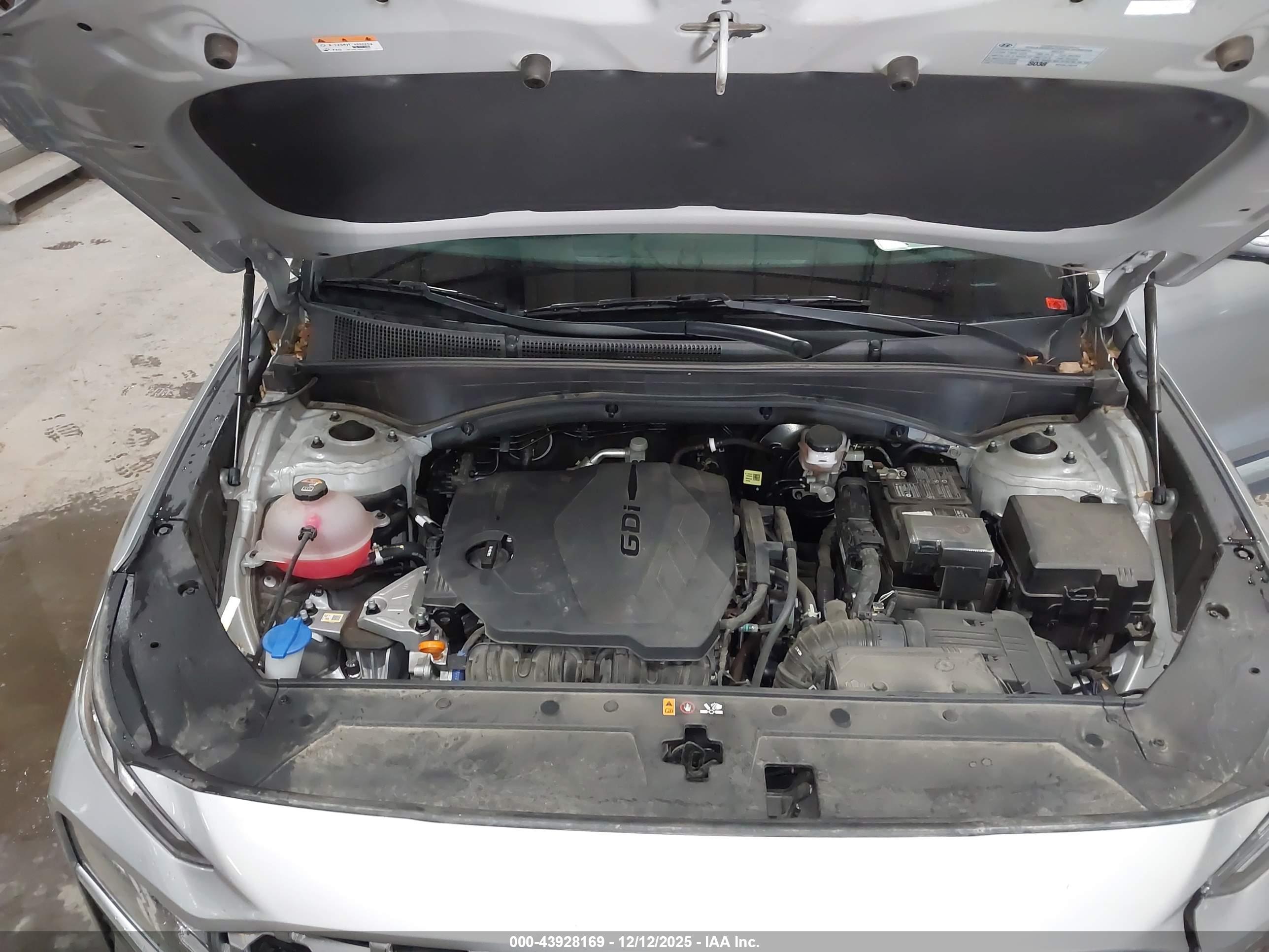 HYUNDAI SANTA image 10