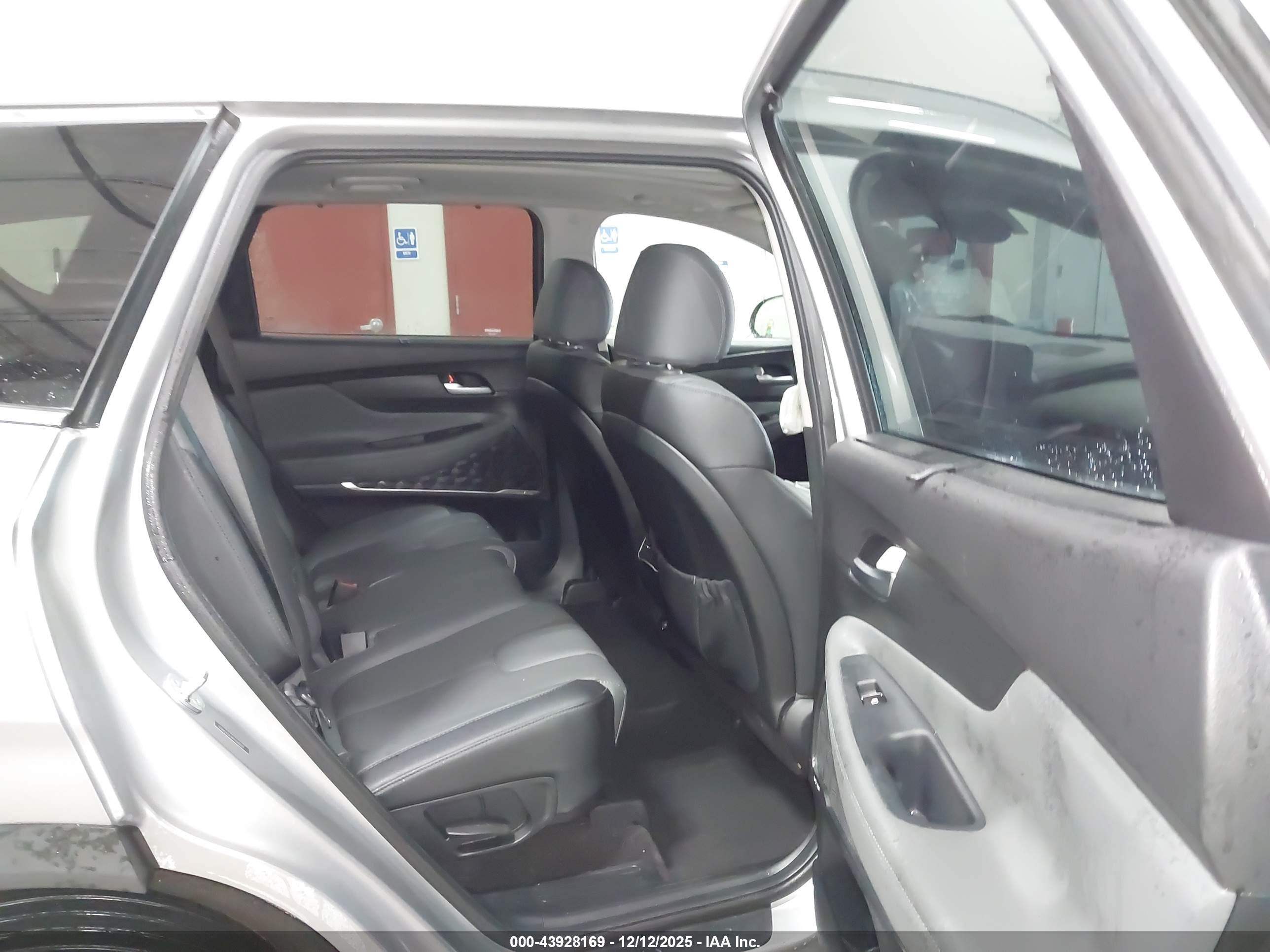 HYUNDAI SANTA image 8