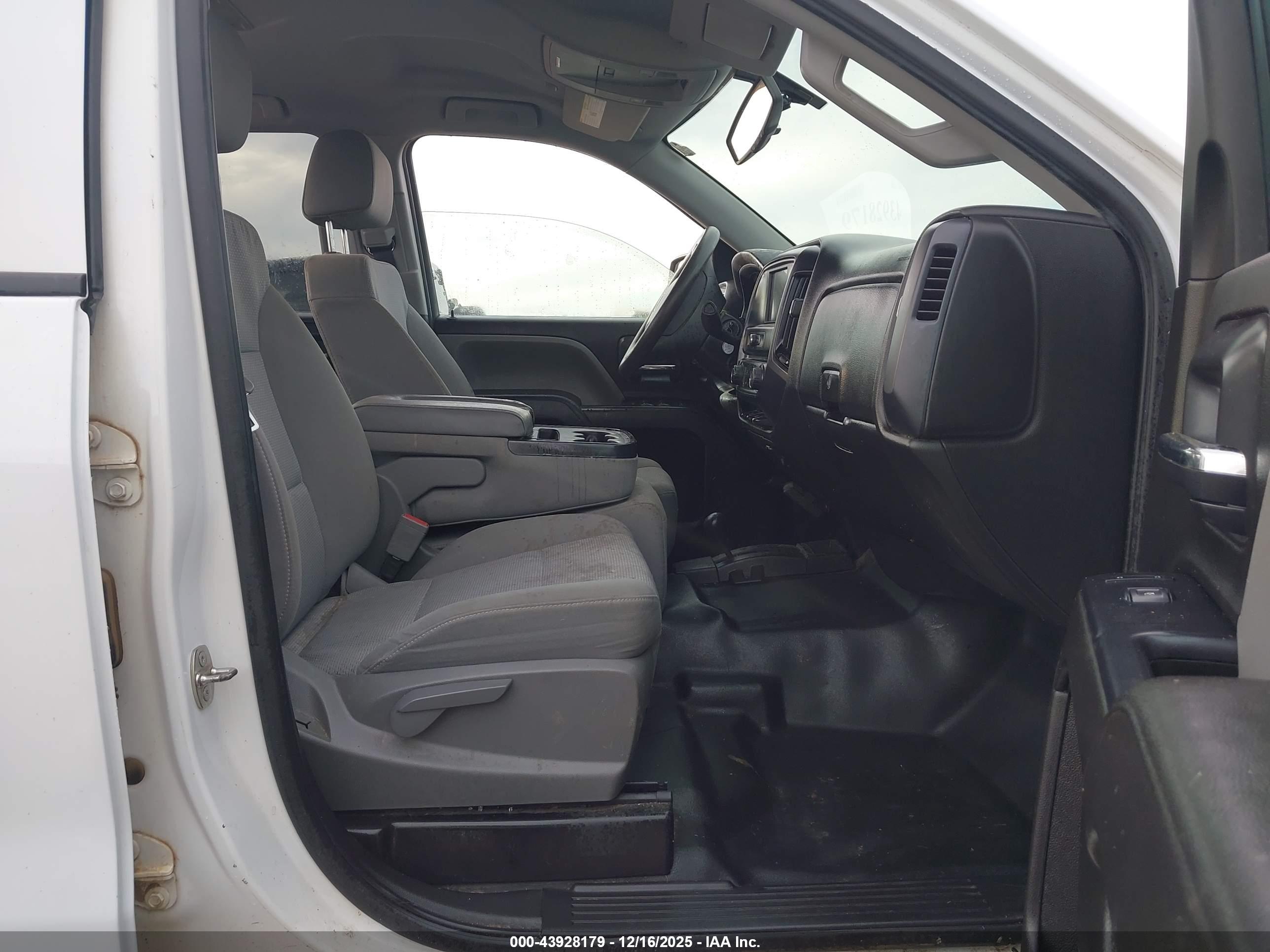 CHEVROLET SILVERADO image 5