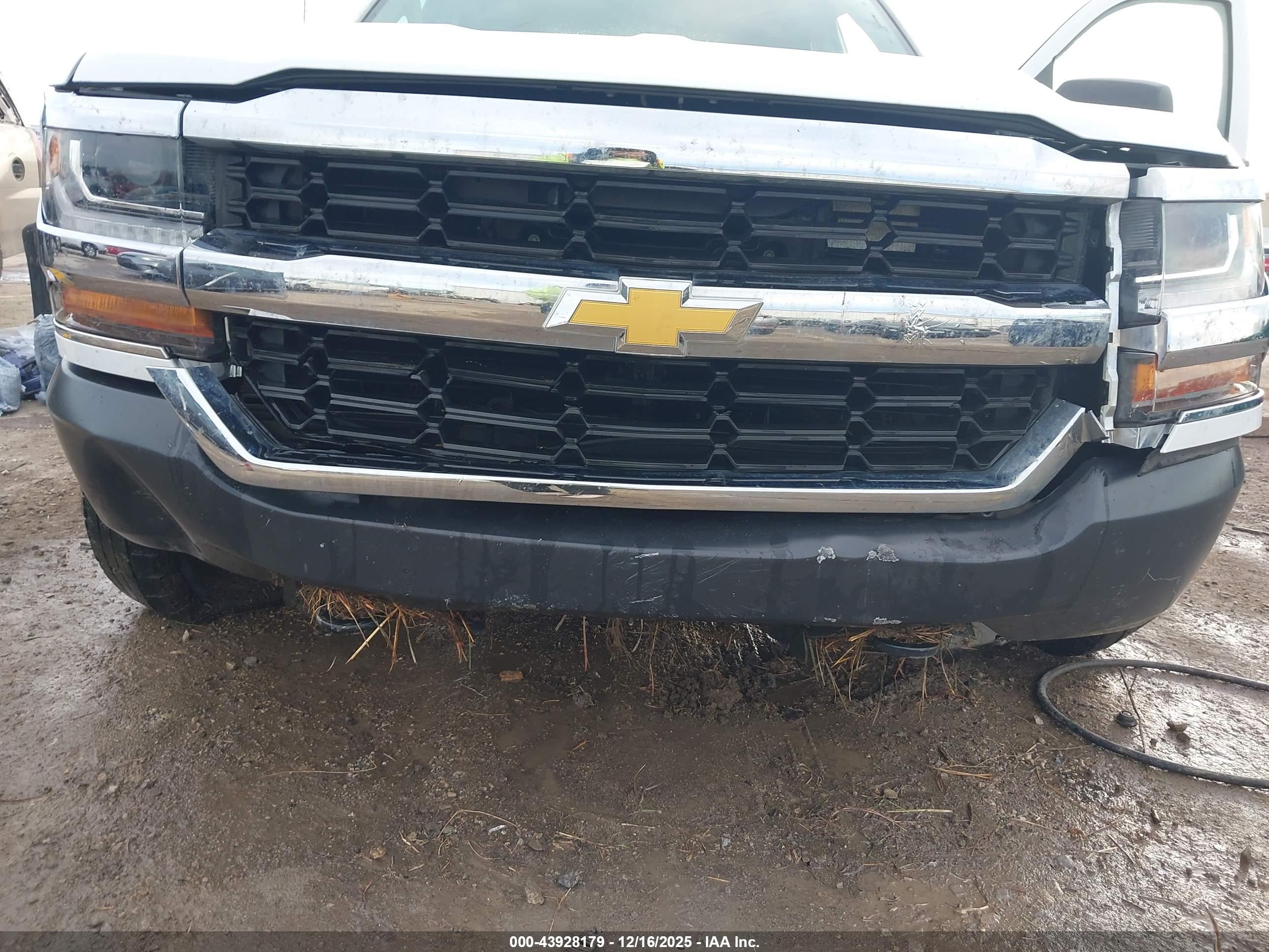CHEVROLET SILVERADO image 6