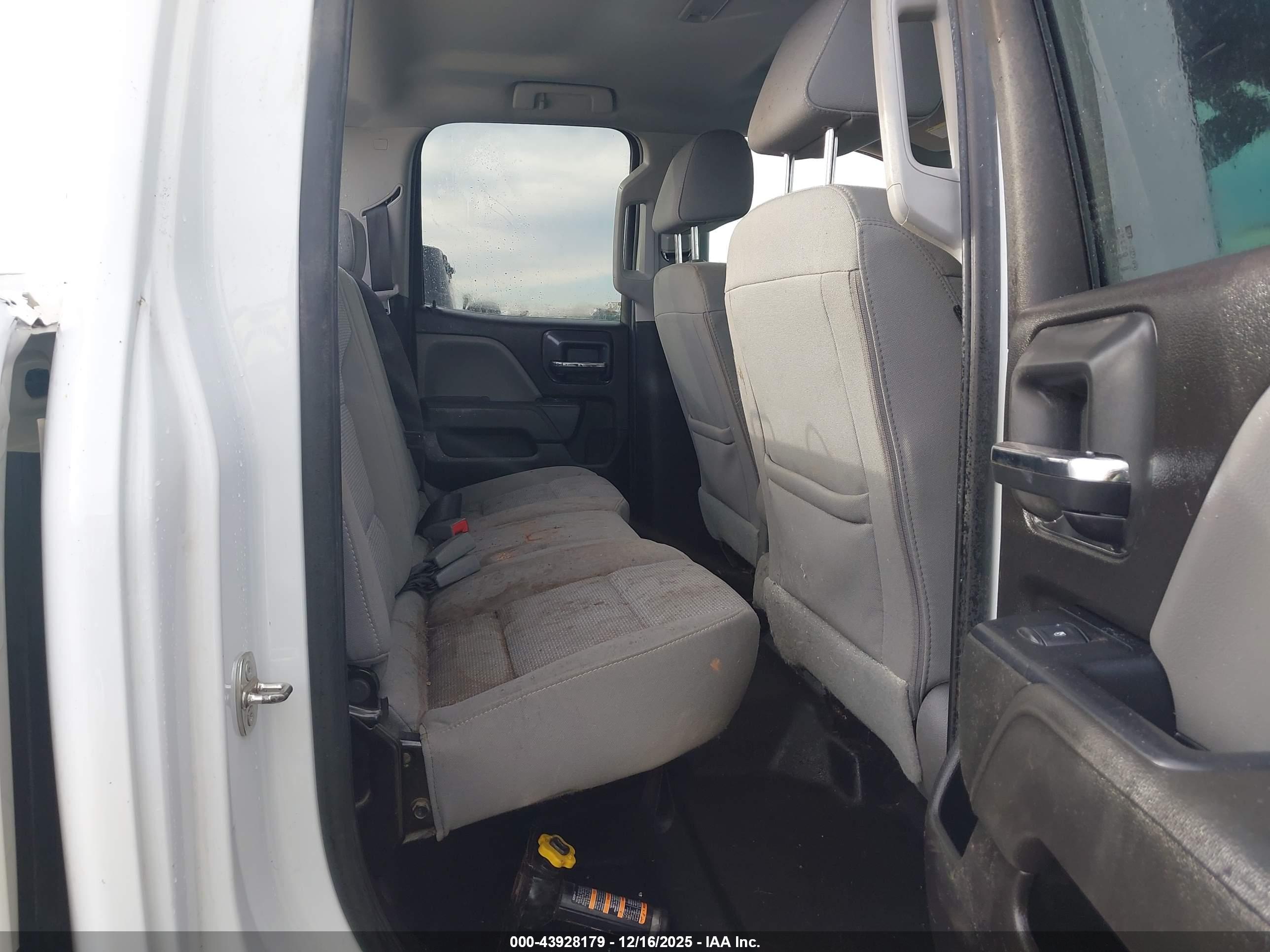 CHEVROLET SILVERADO image 8
