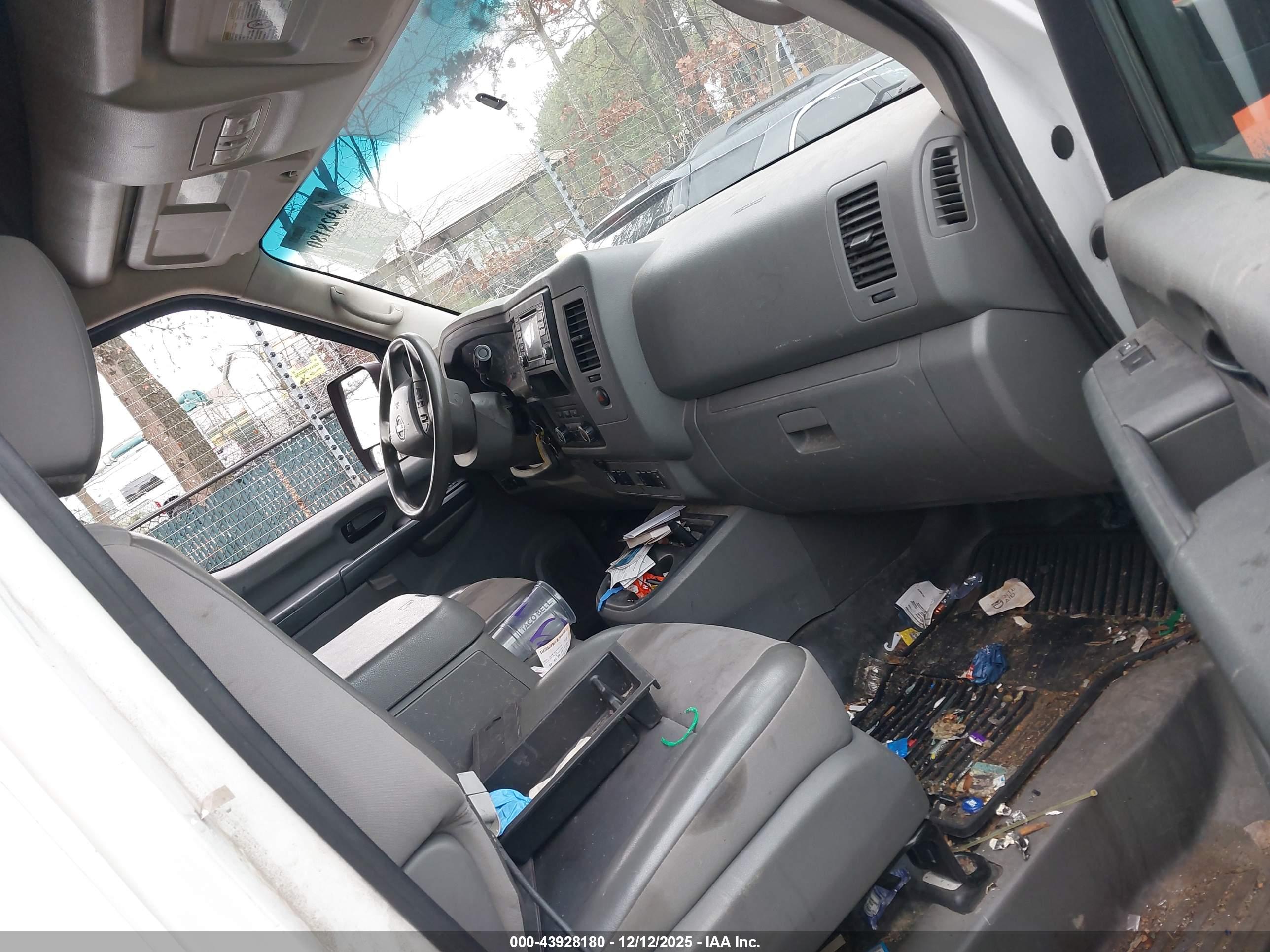 NISSAN NV image 5