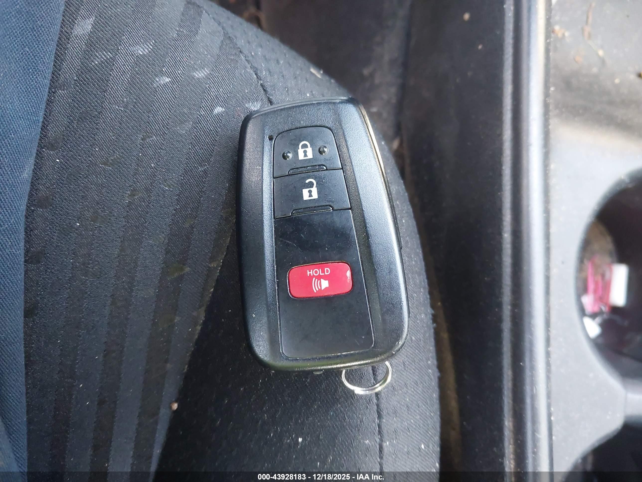 TOYOTA PRIUS image 11