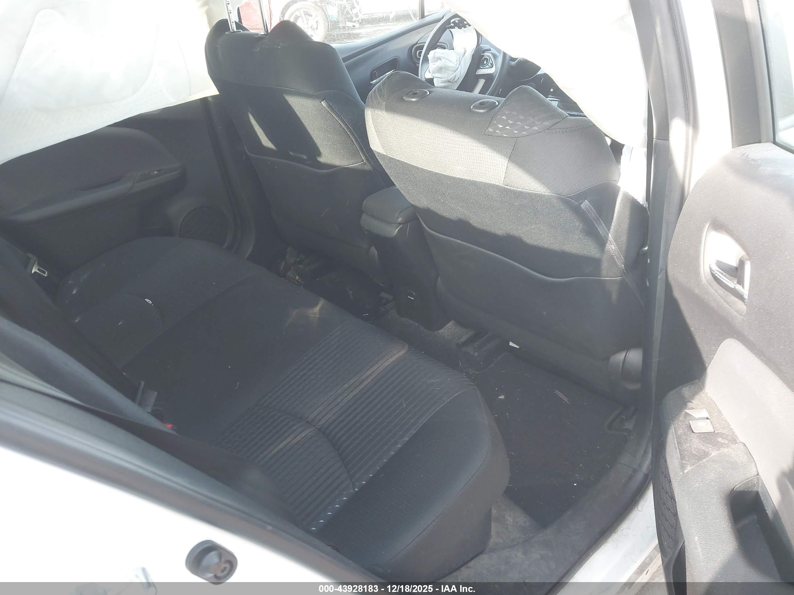 TOYOTA PRIUS image 8