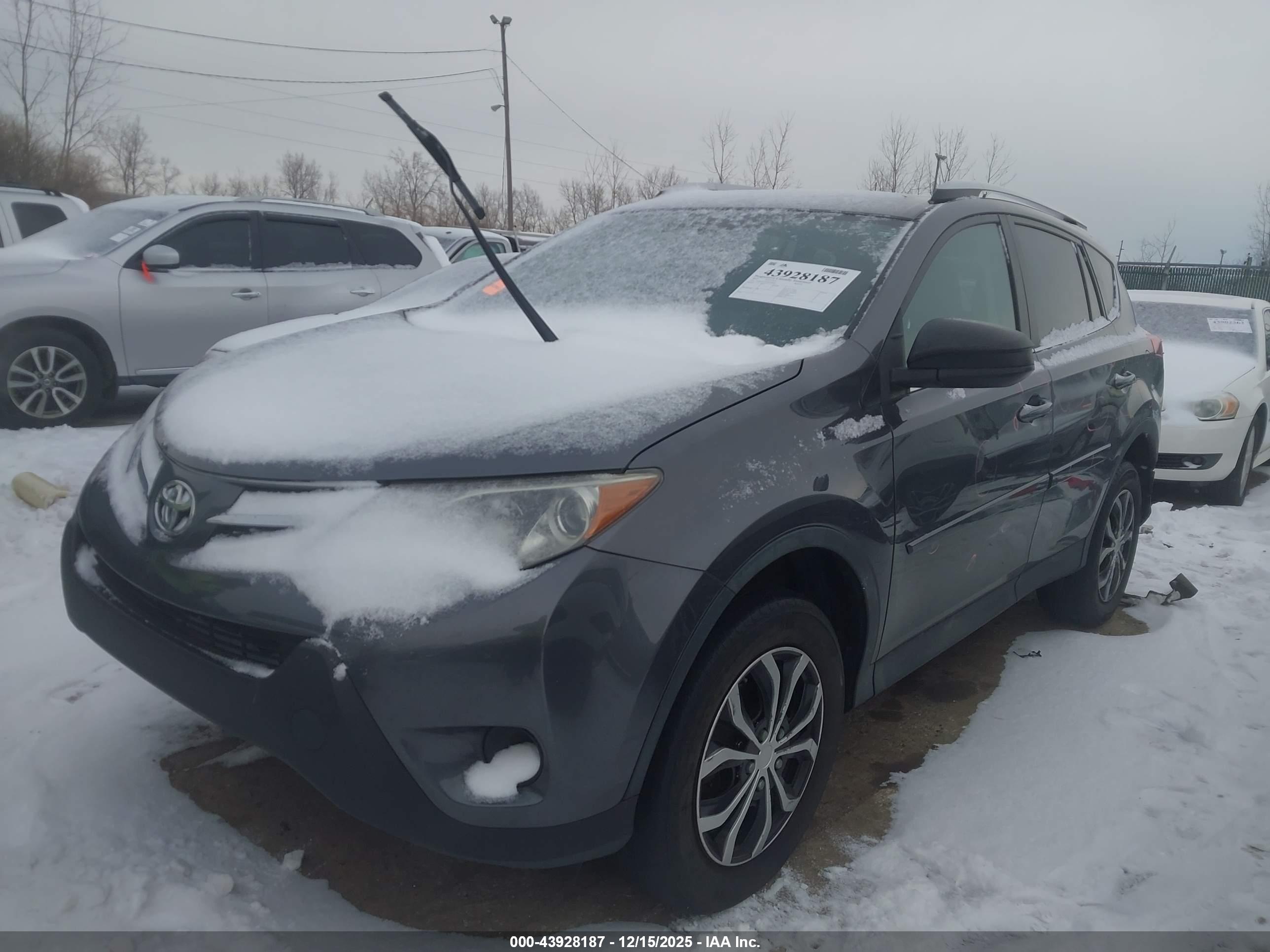 TOYOTA RAV4 image 2