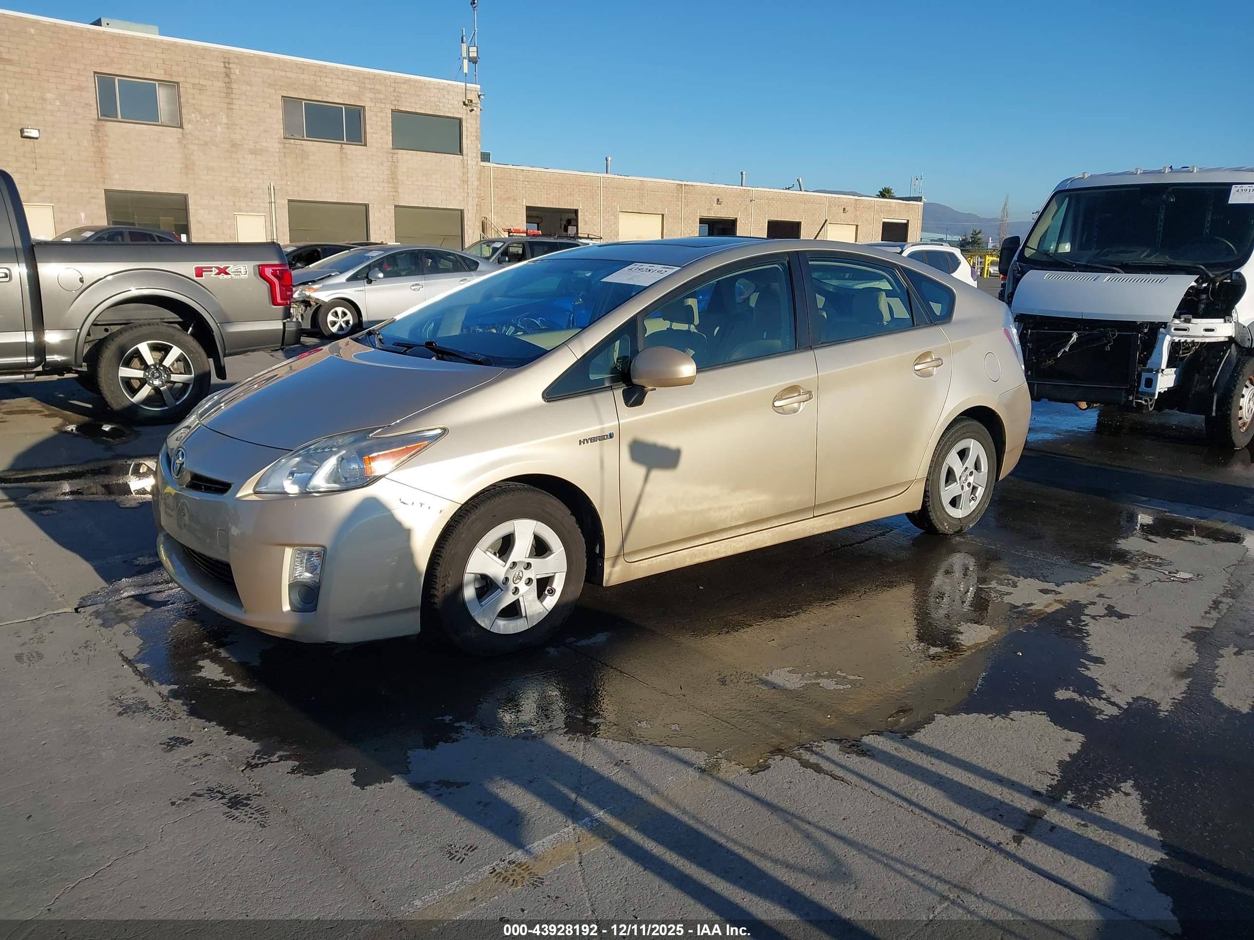 TOYOTA PRIUS image 2