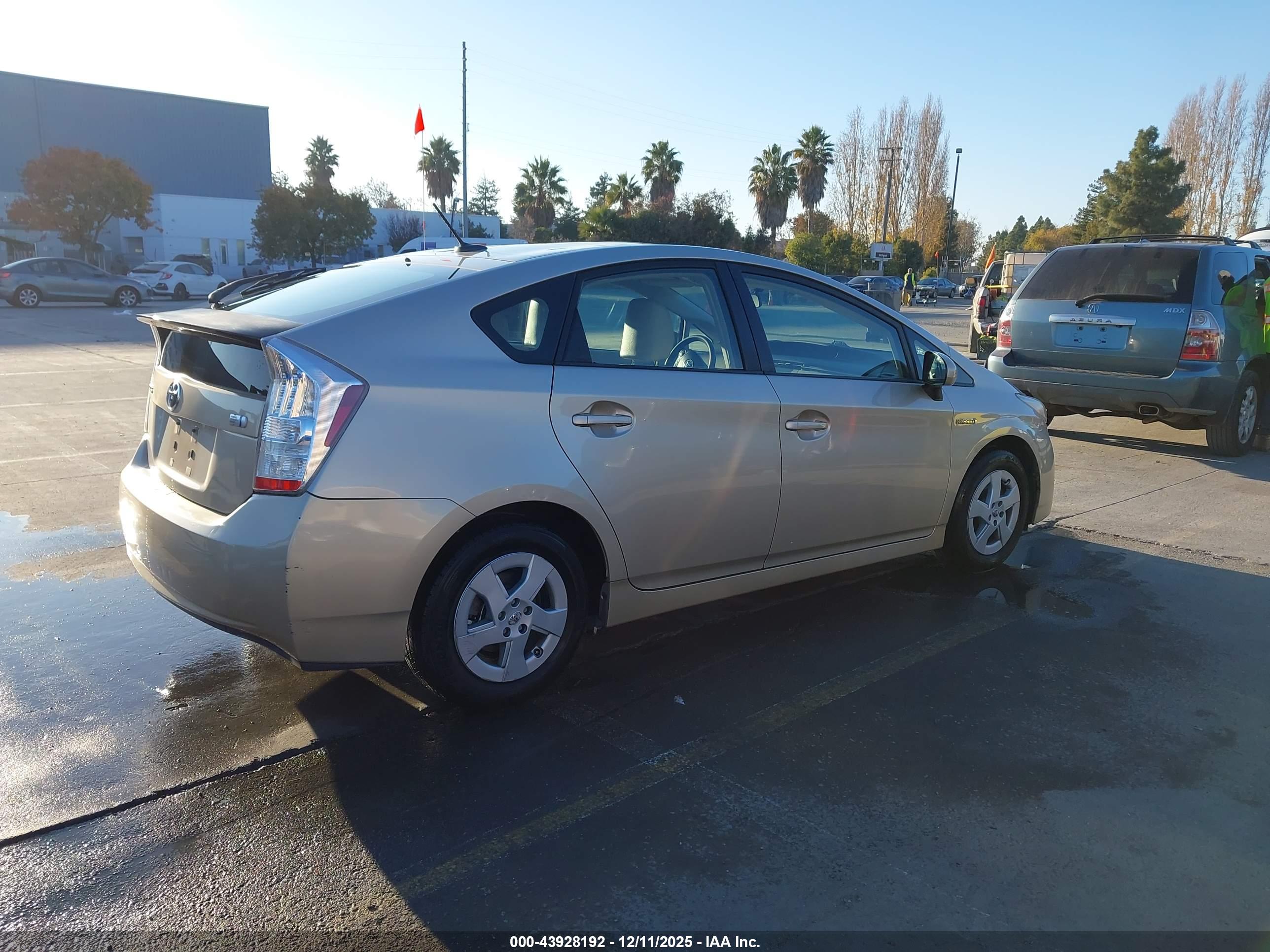 TOYOTA PRIUS image 4