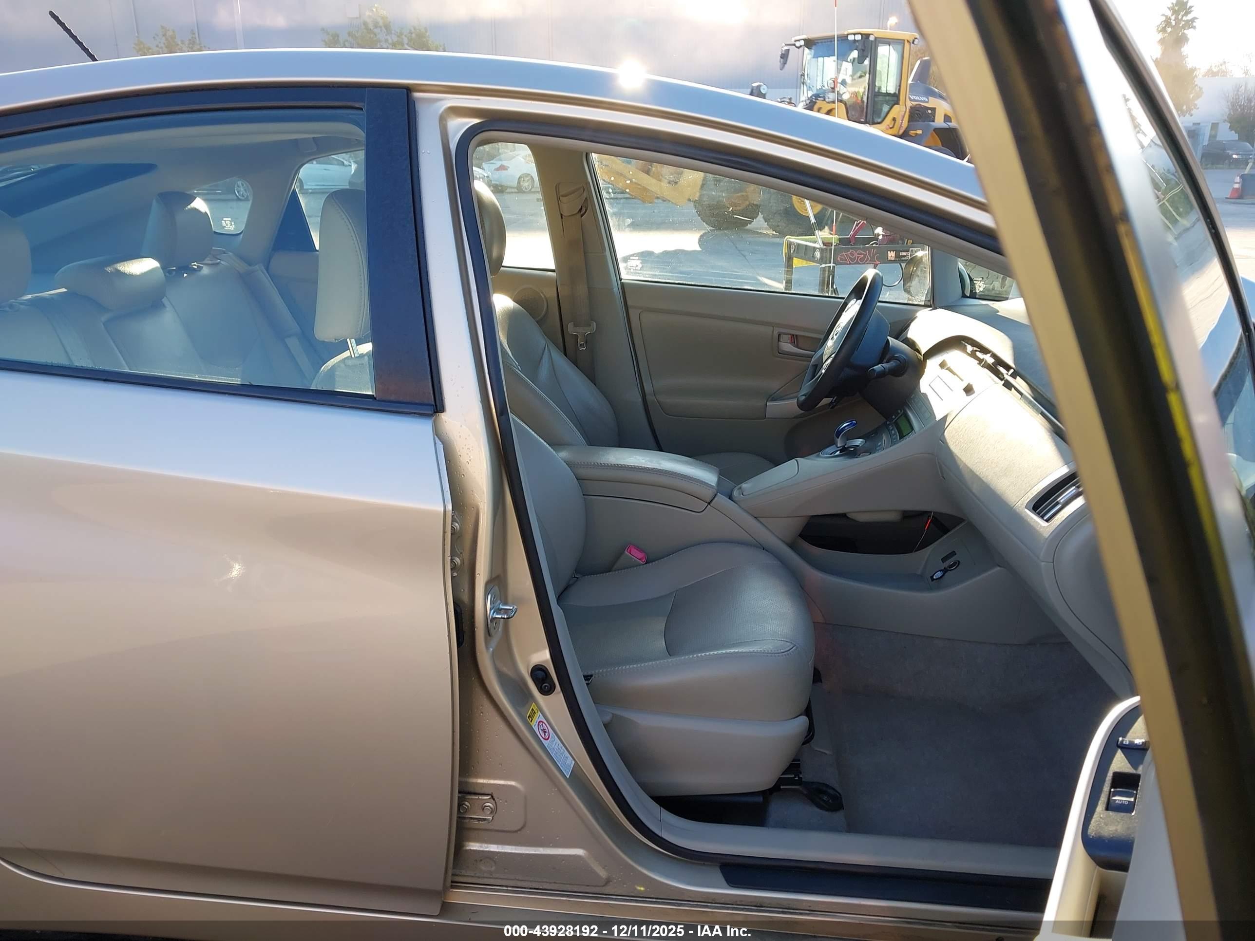 TOYOTA PRIUS image 5