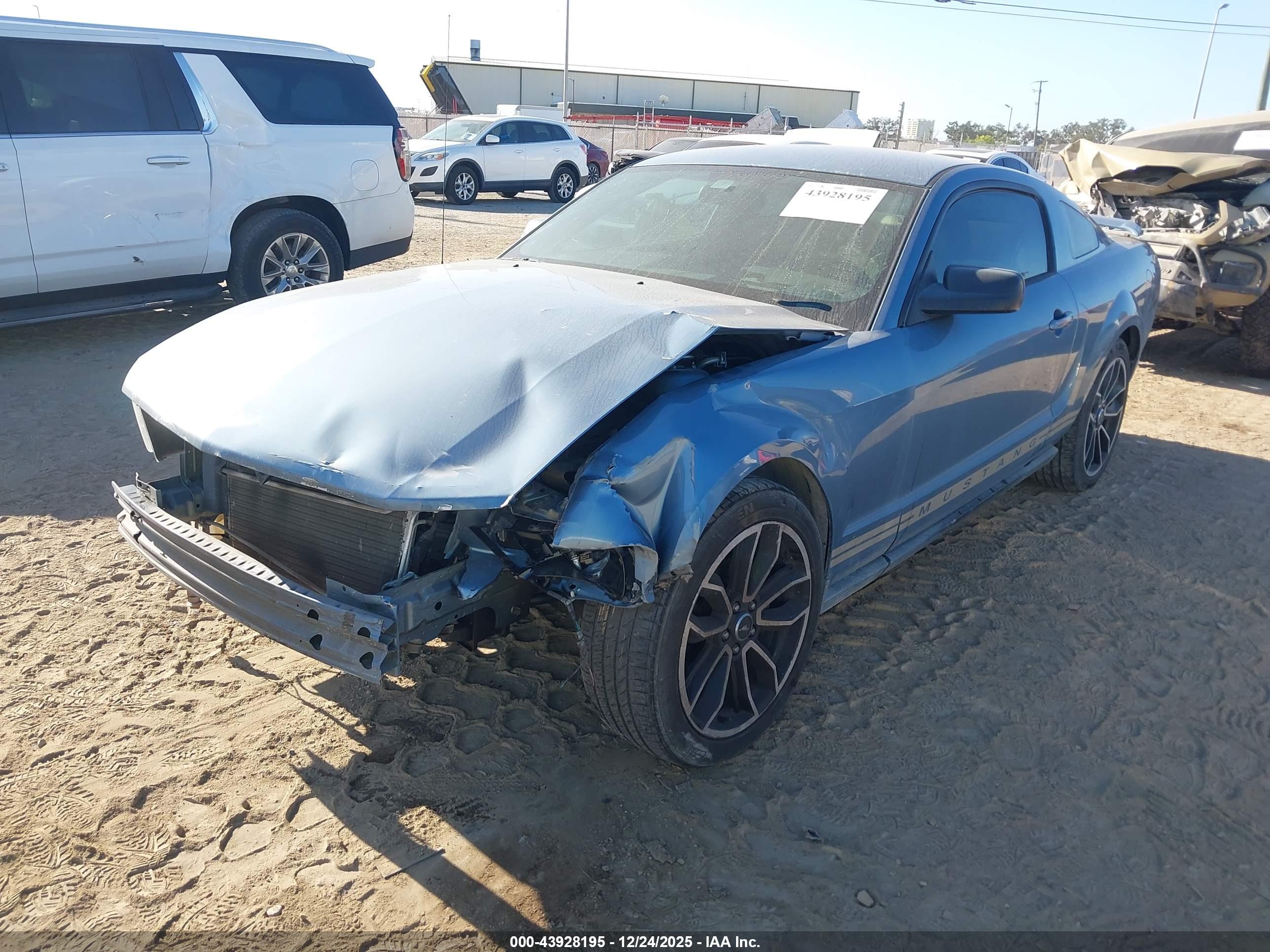 FORD MUSTANG image 2