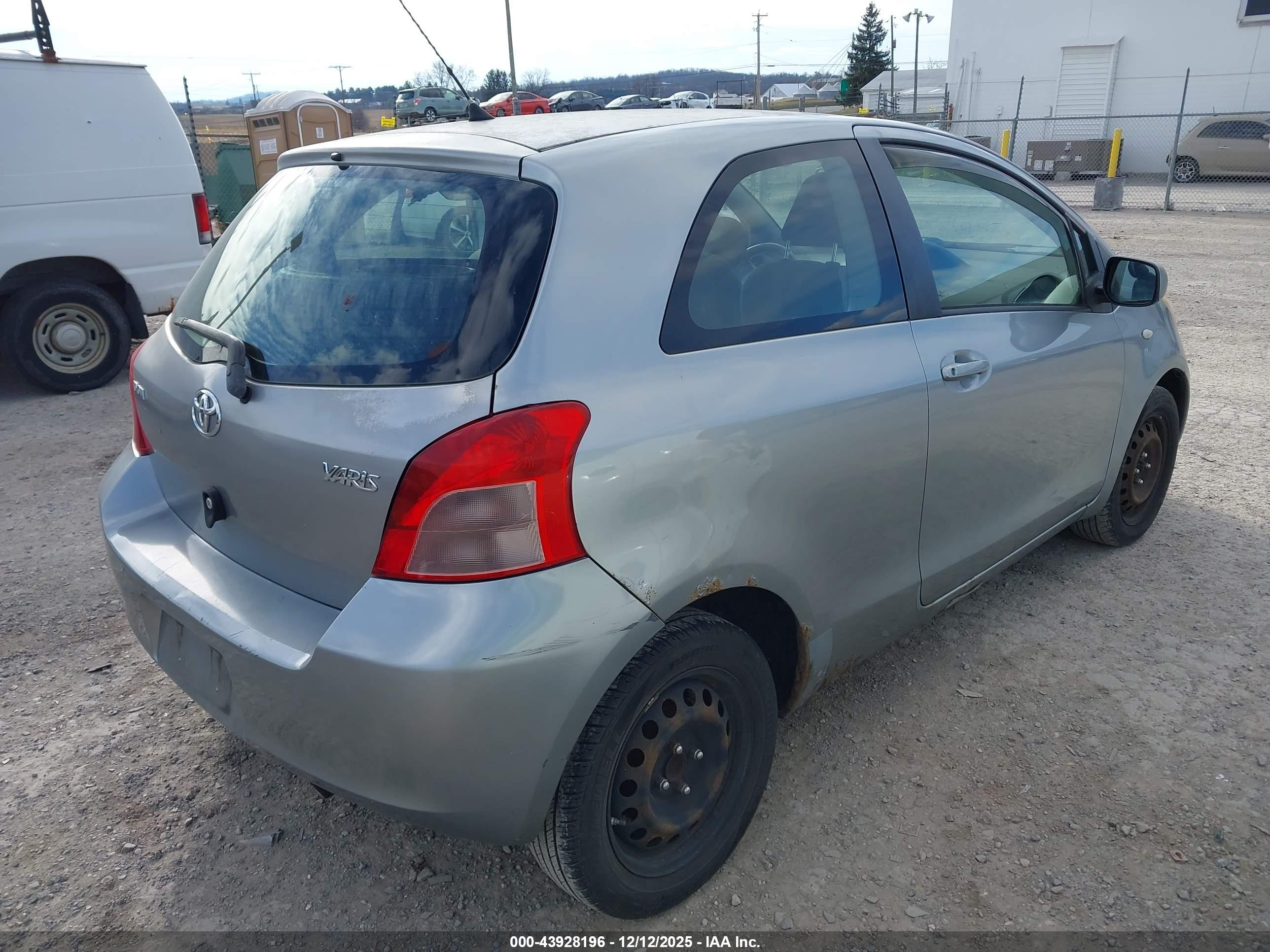 TOYOTA YARIS image 4