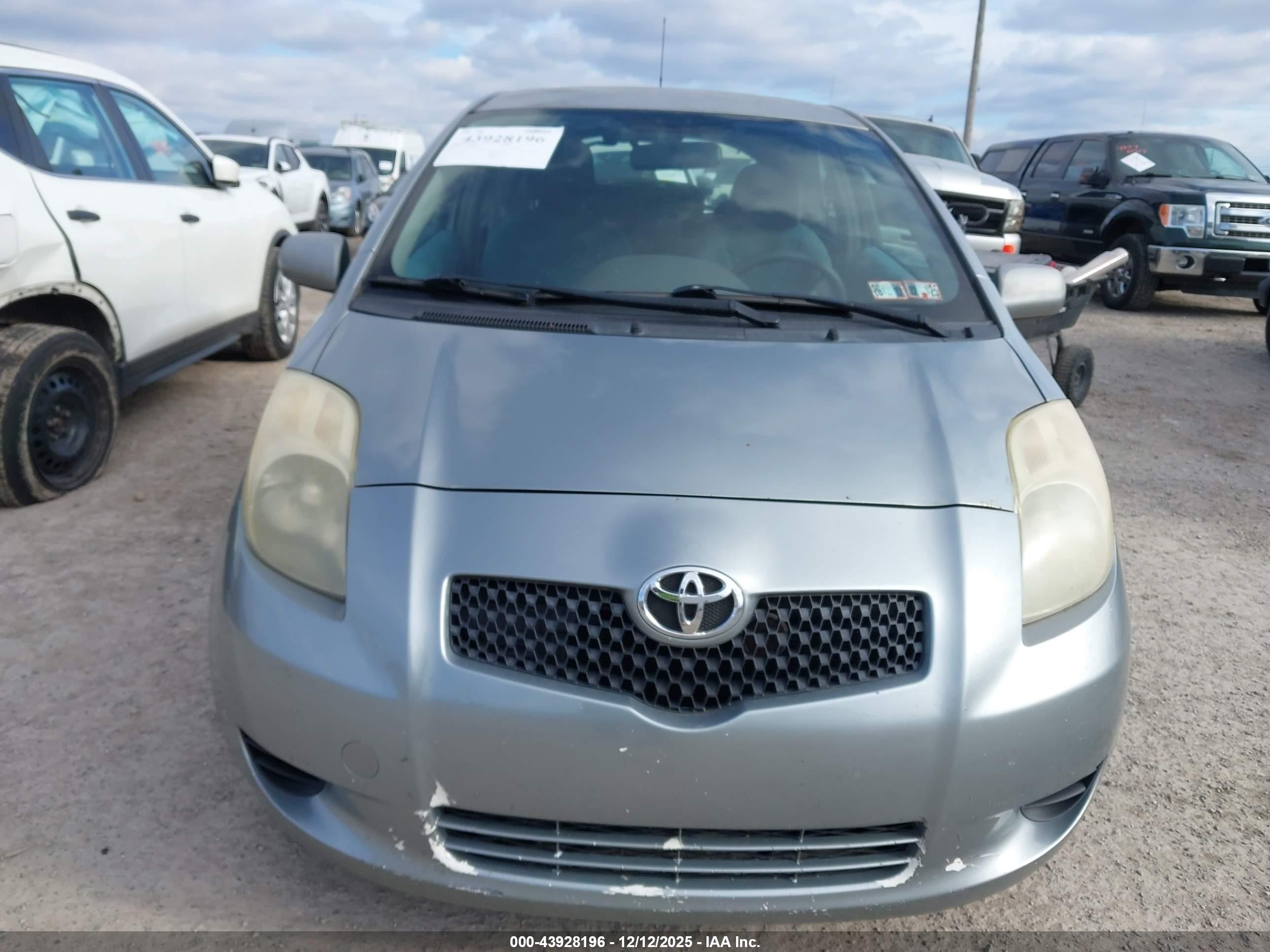 TOYOTA YARIS image 6