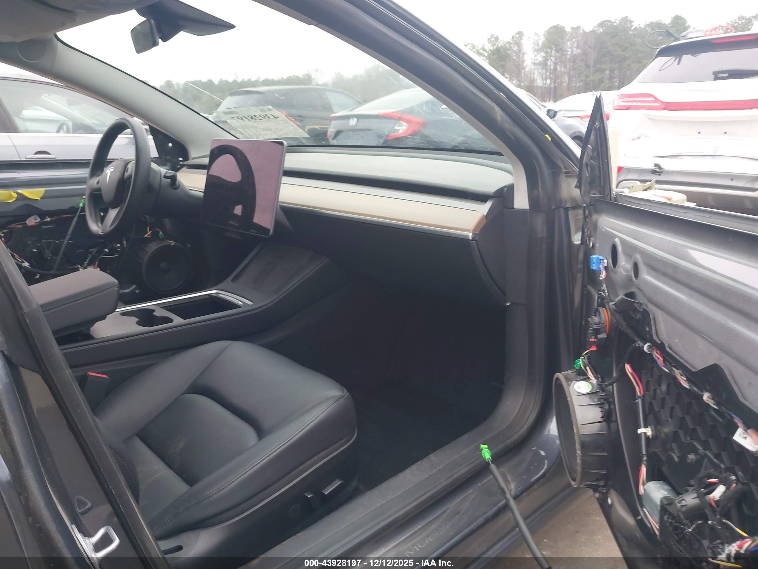 TESLA MODEL image 5