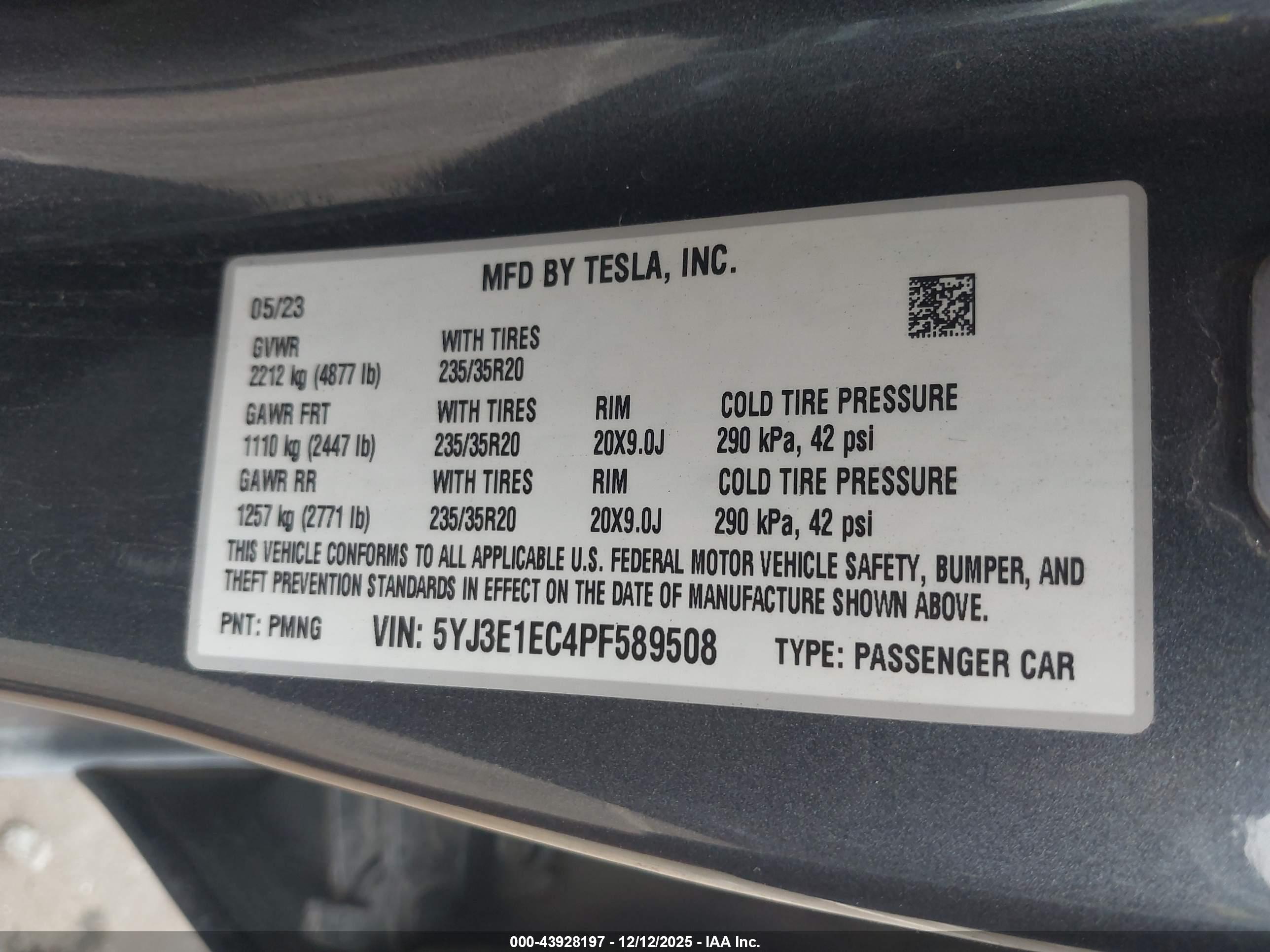 TESLA MODEL image 9