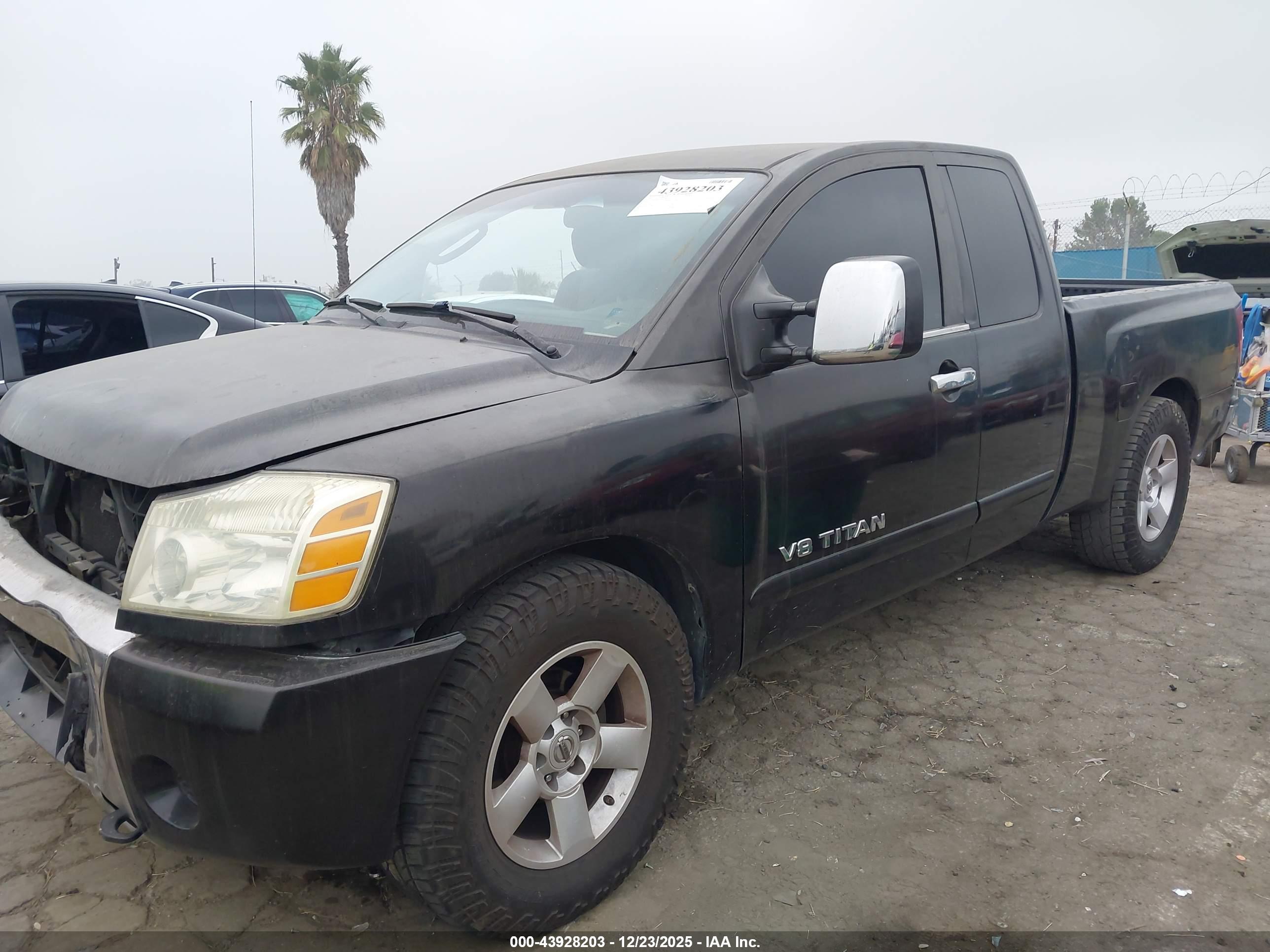 NISSAN TITAN image 2