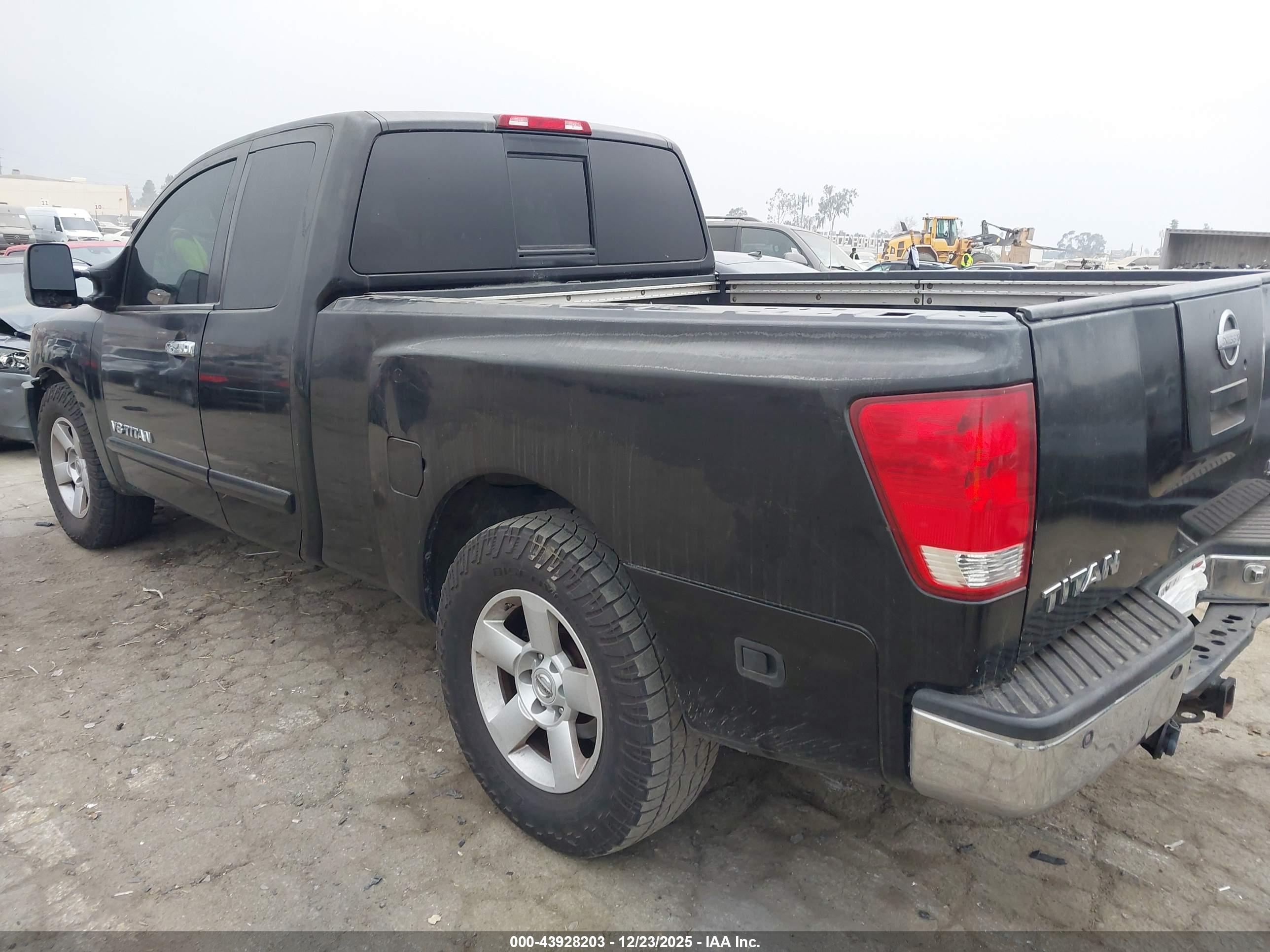 NISSAN TITAN image 3