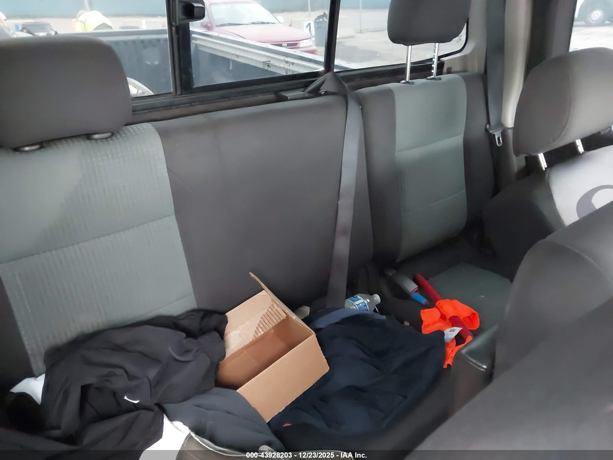 NISSAN TITAN image 8