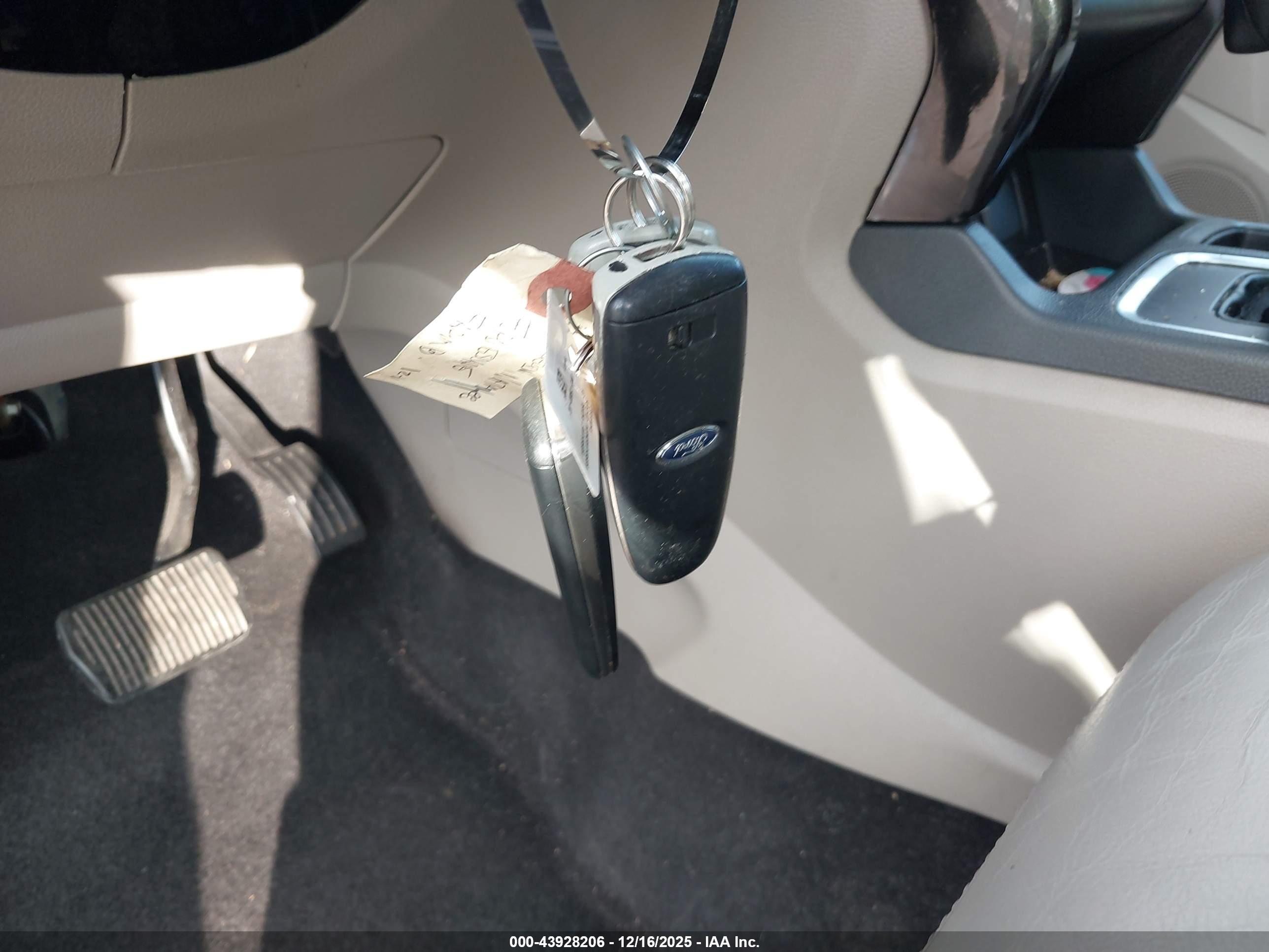 FORD ESCAPE image 11