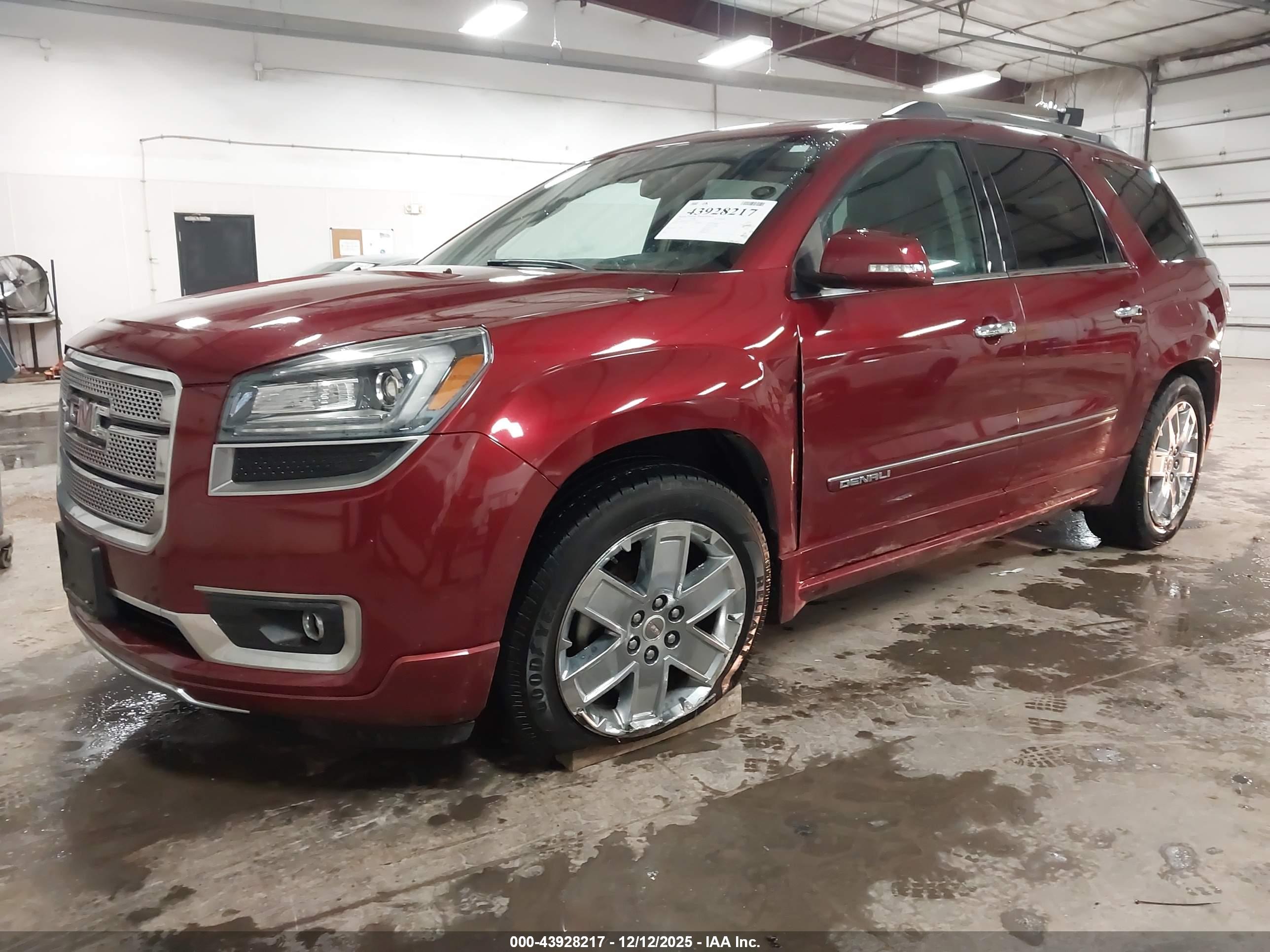 GMC ACADIA image 2