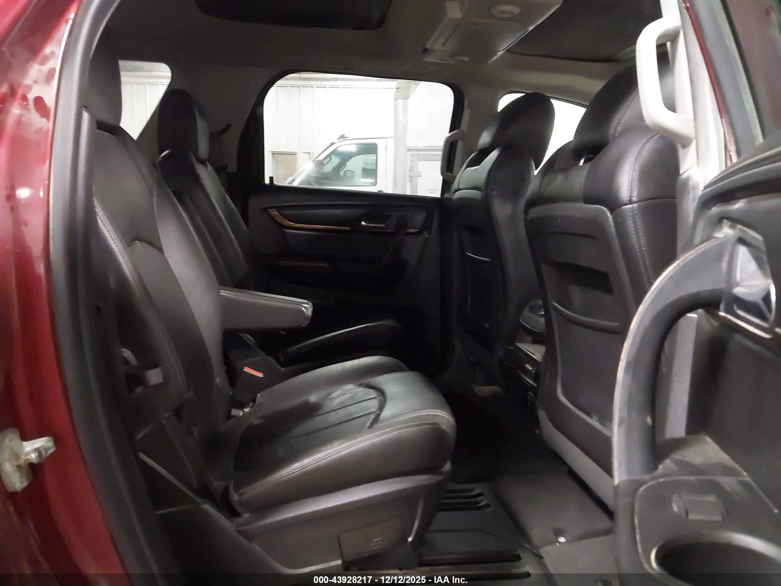 GMC ACADIA image 8