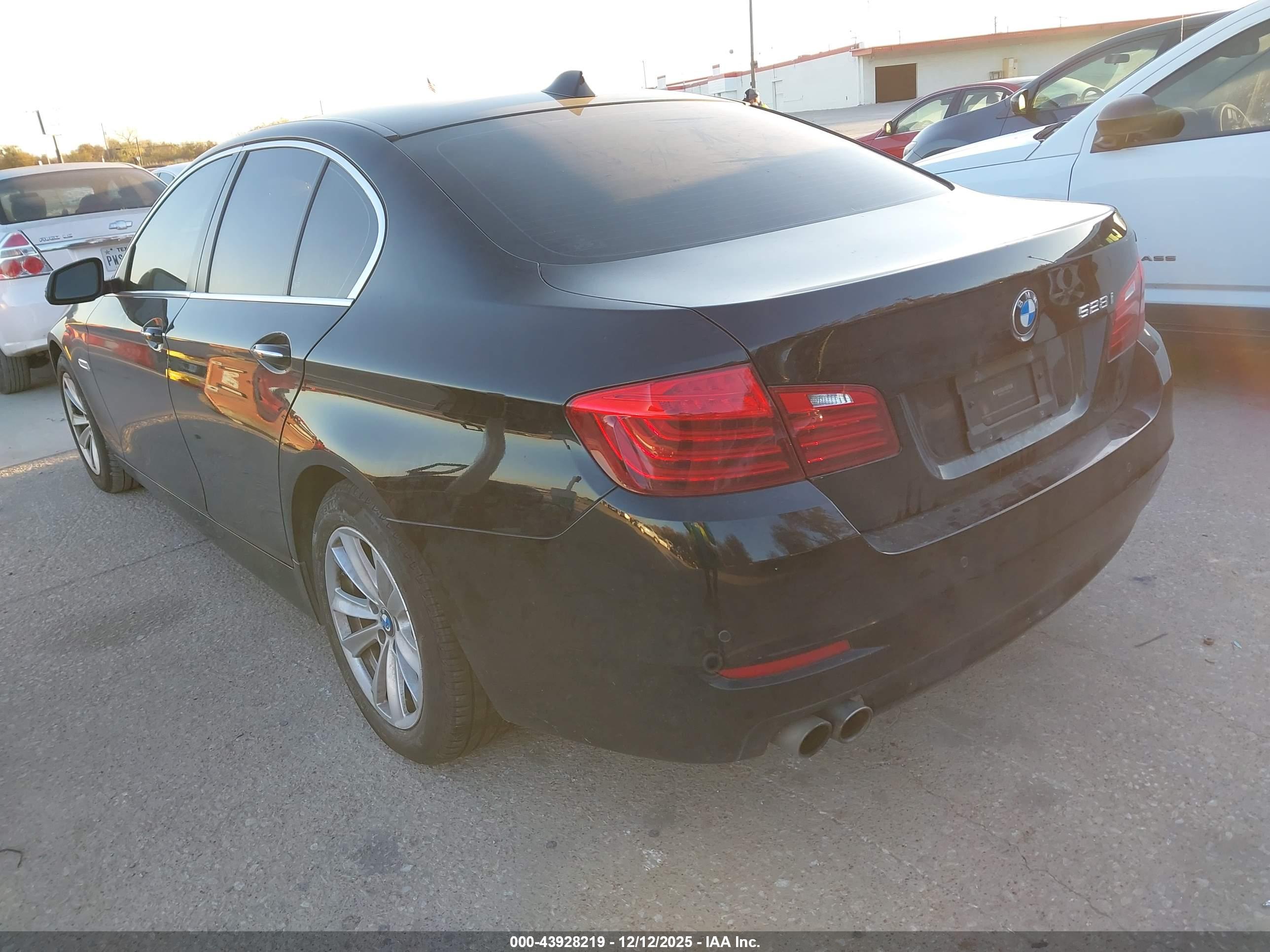 BMW 528I image 3