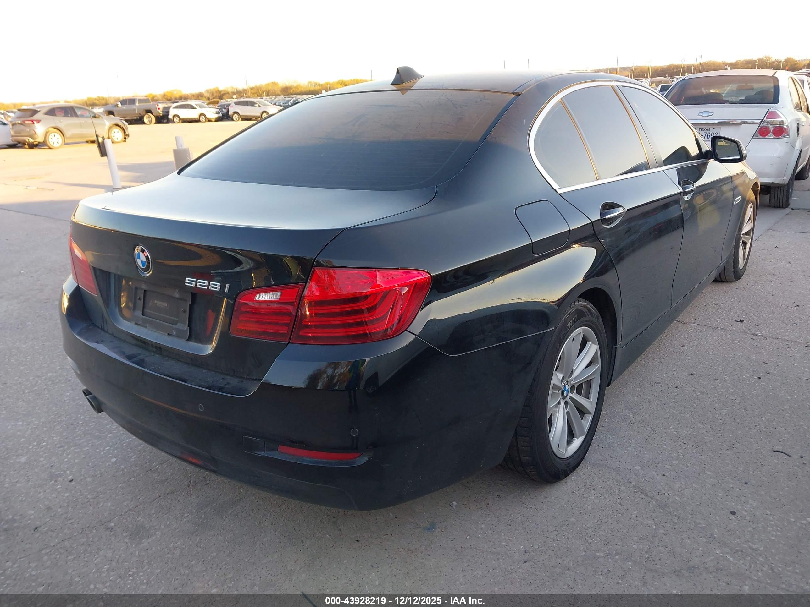 BMW 528I image 4