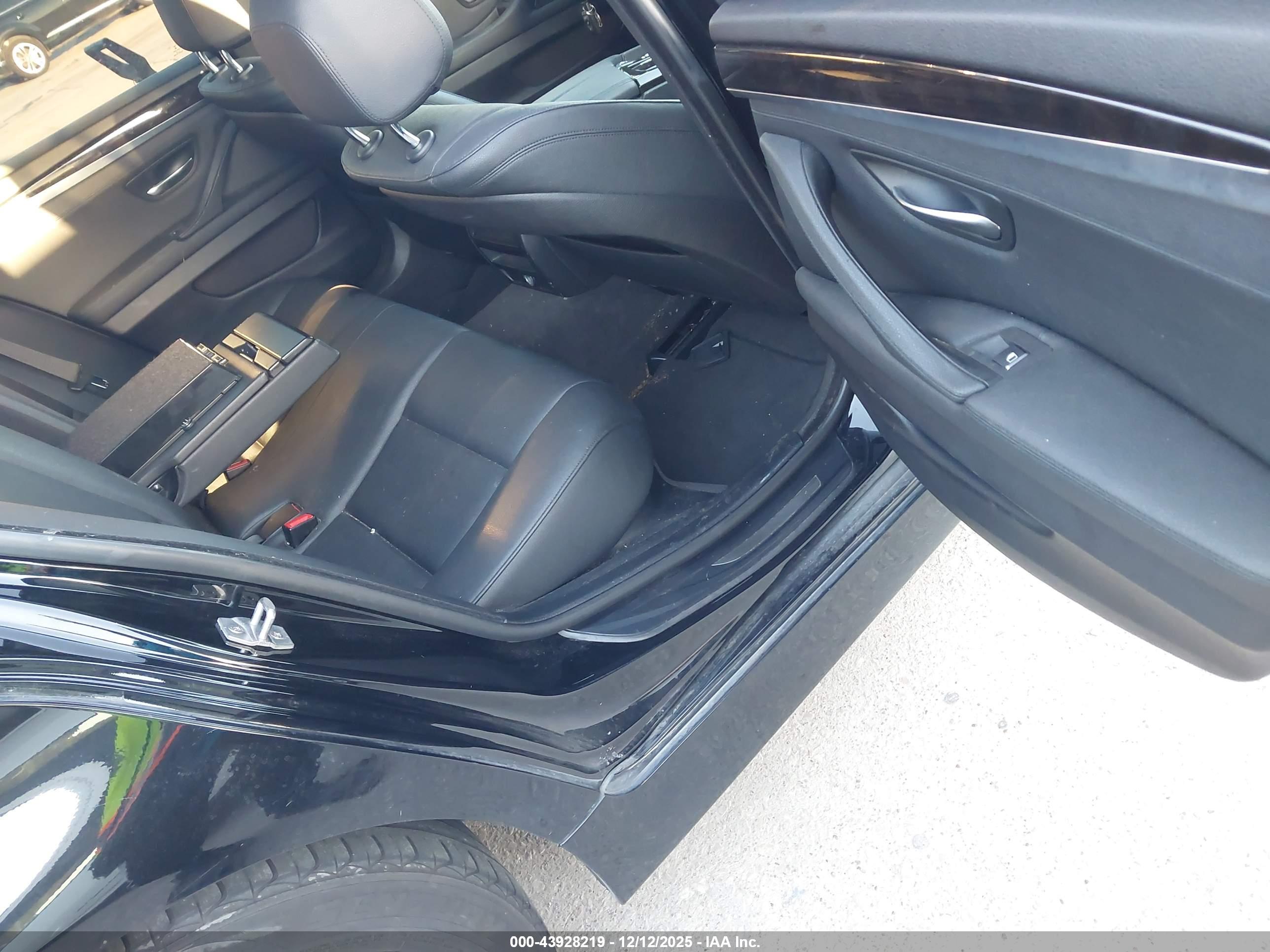 BMW 528I image 8