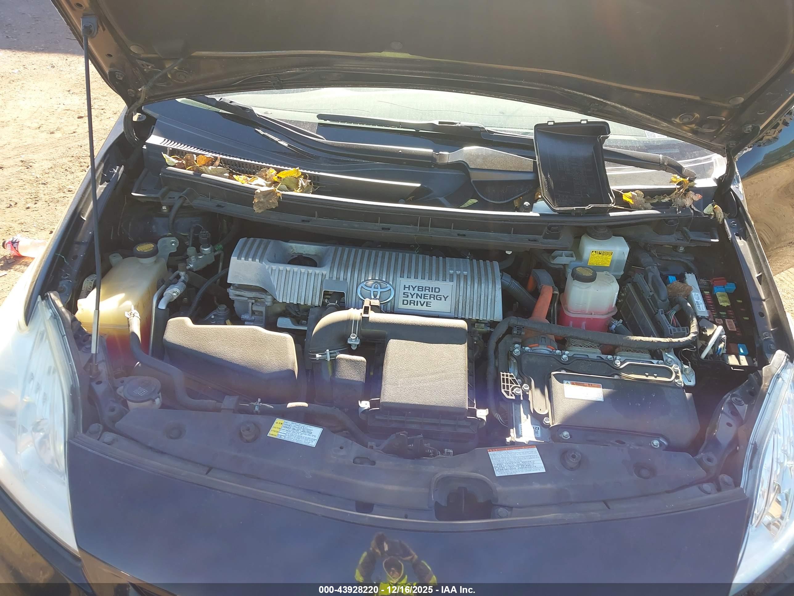 TOYOTA PRIUS image 10