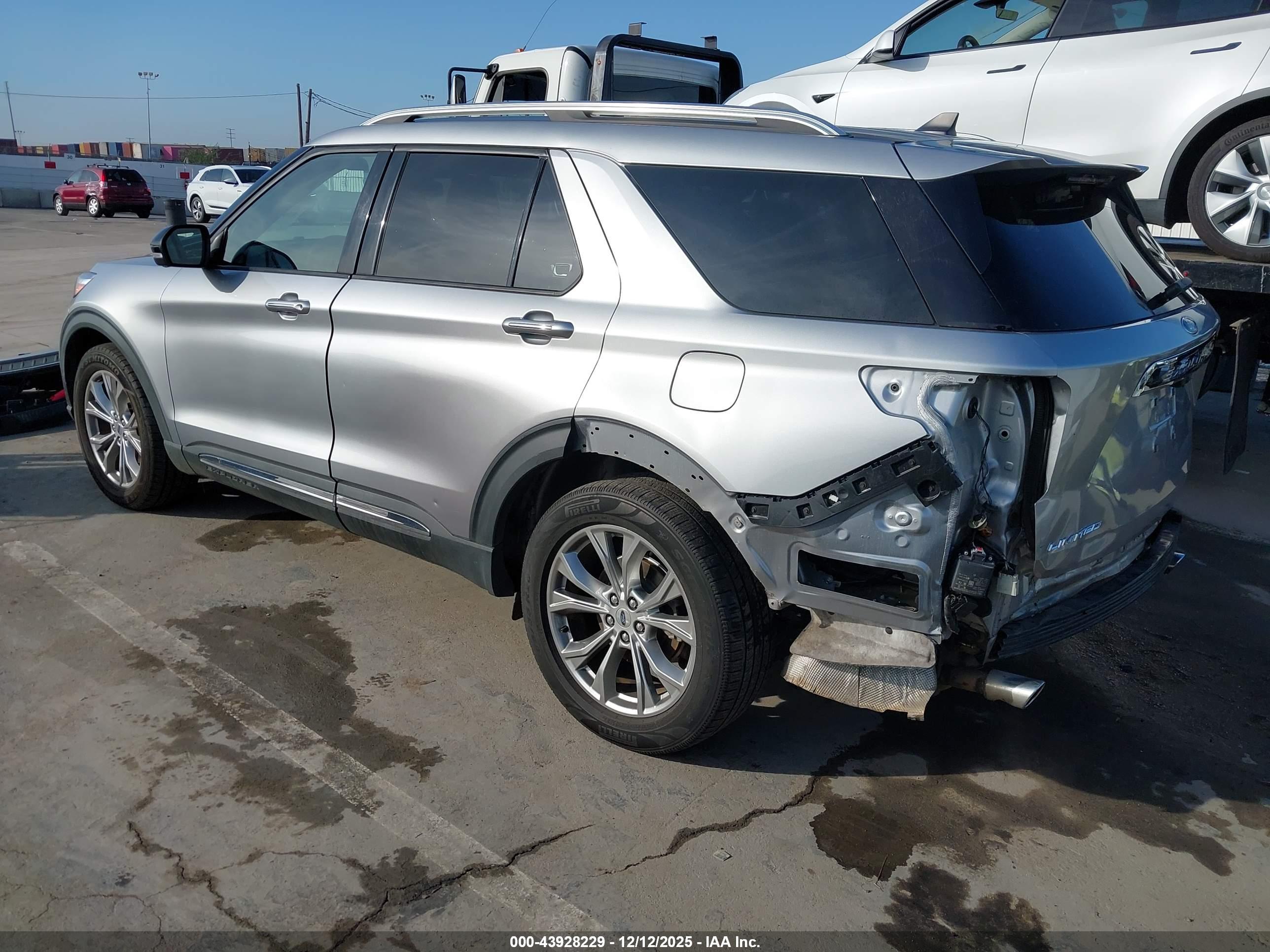 FORD EXPLORER image 3