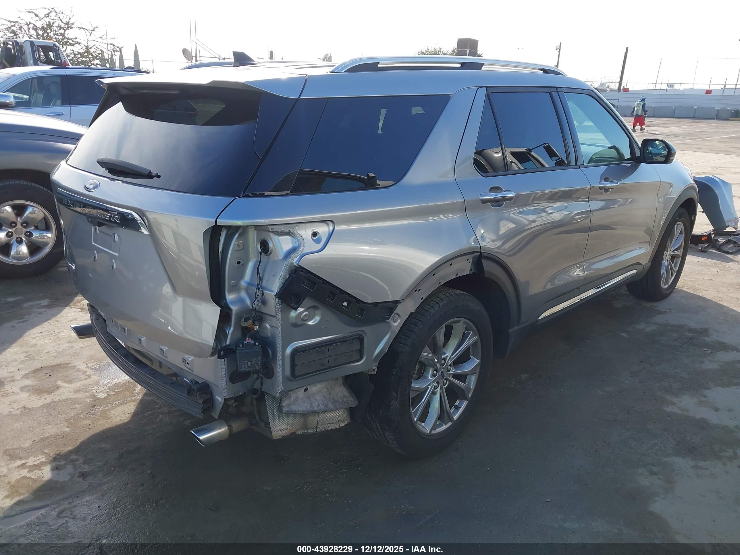 FORD EXPLORER image 4