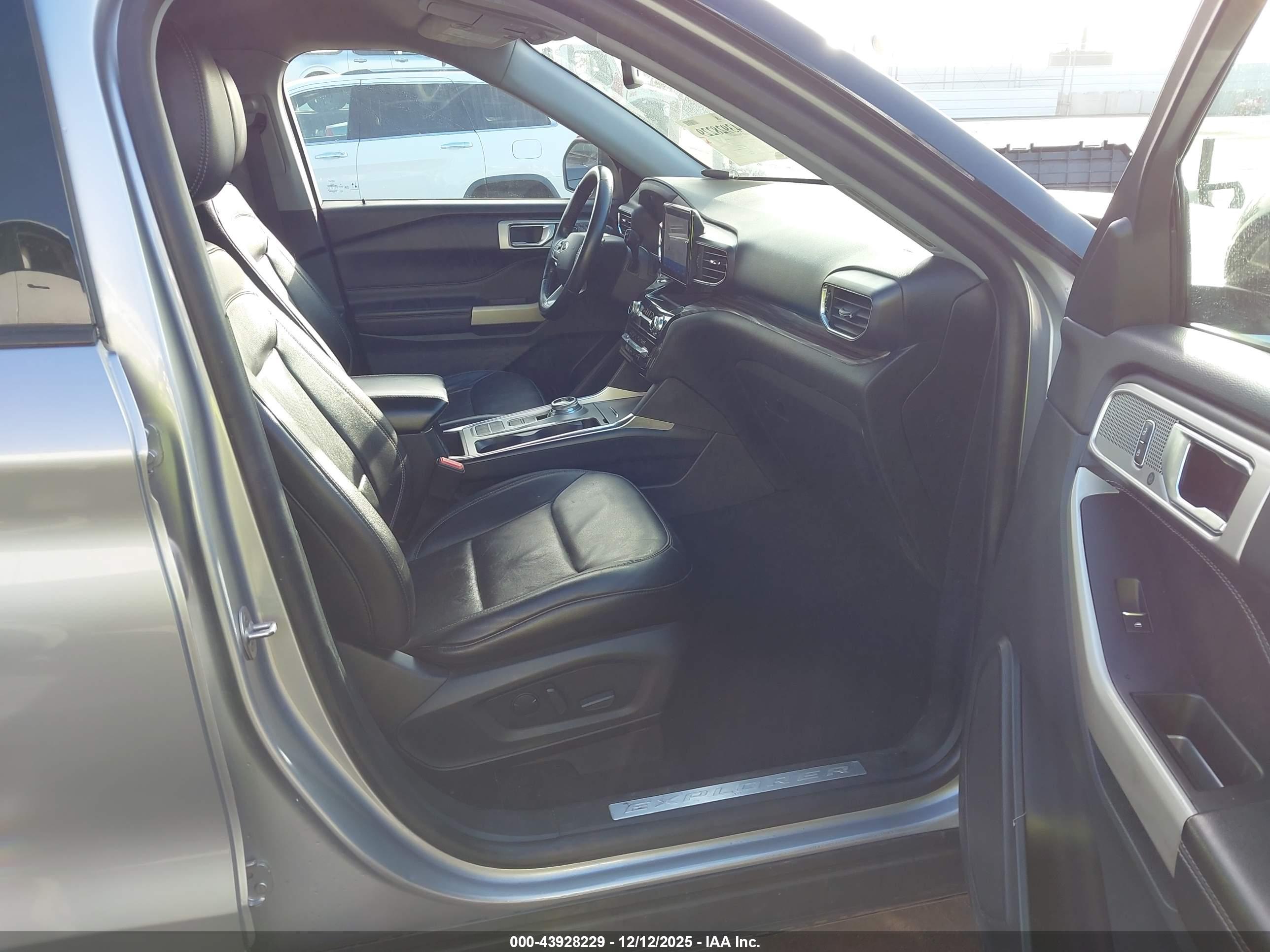 FORD EXPLORER image 5