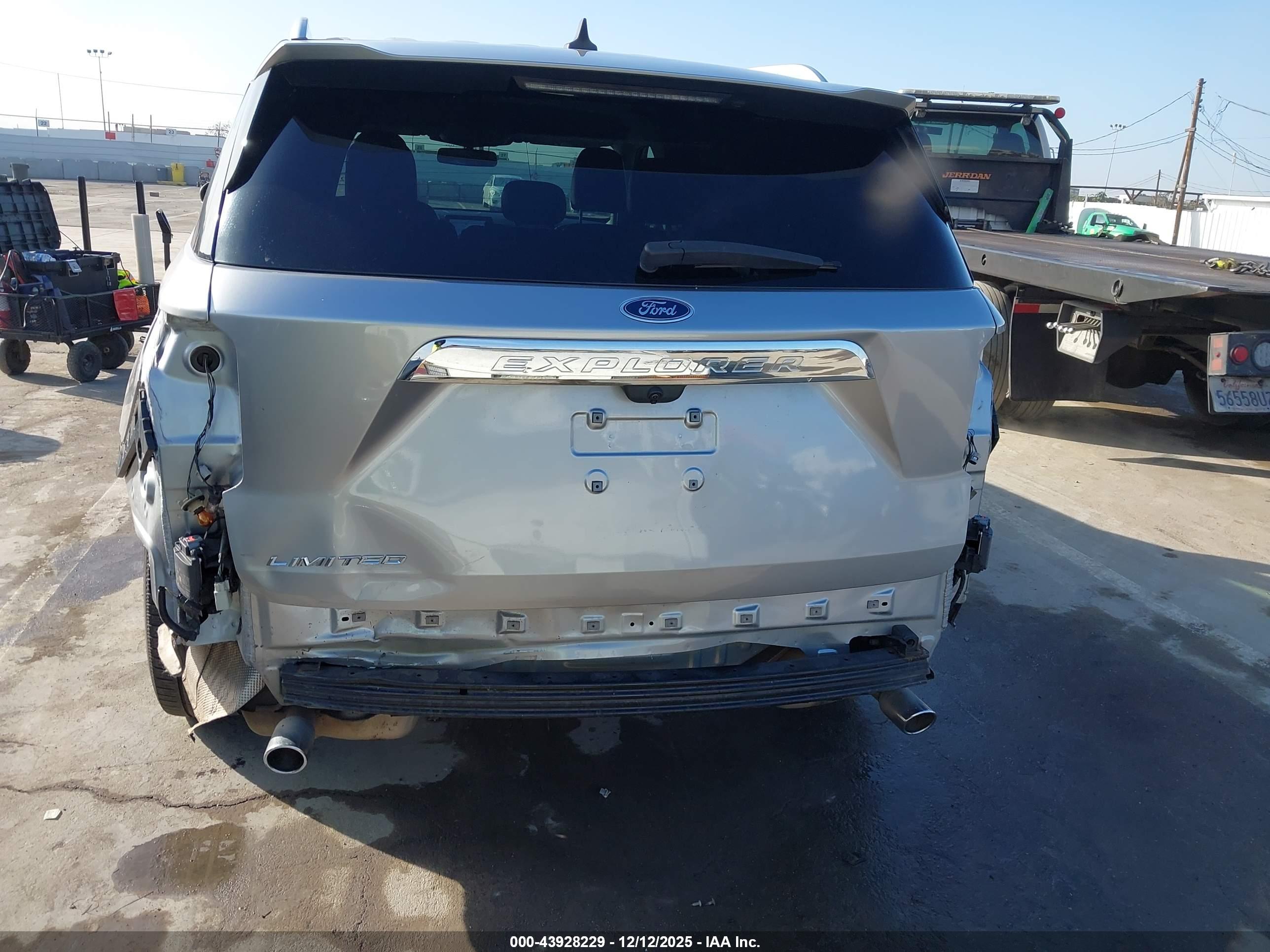 FORD EXPLORER image 6