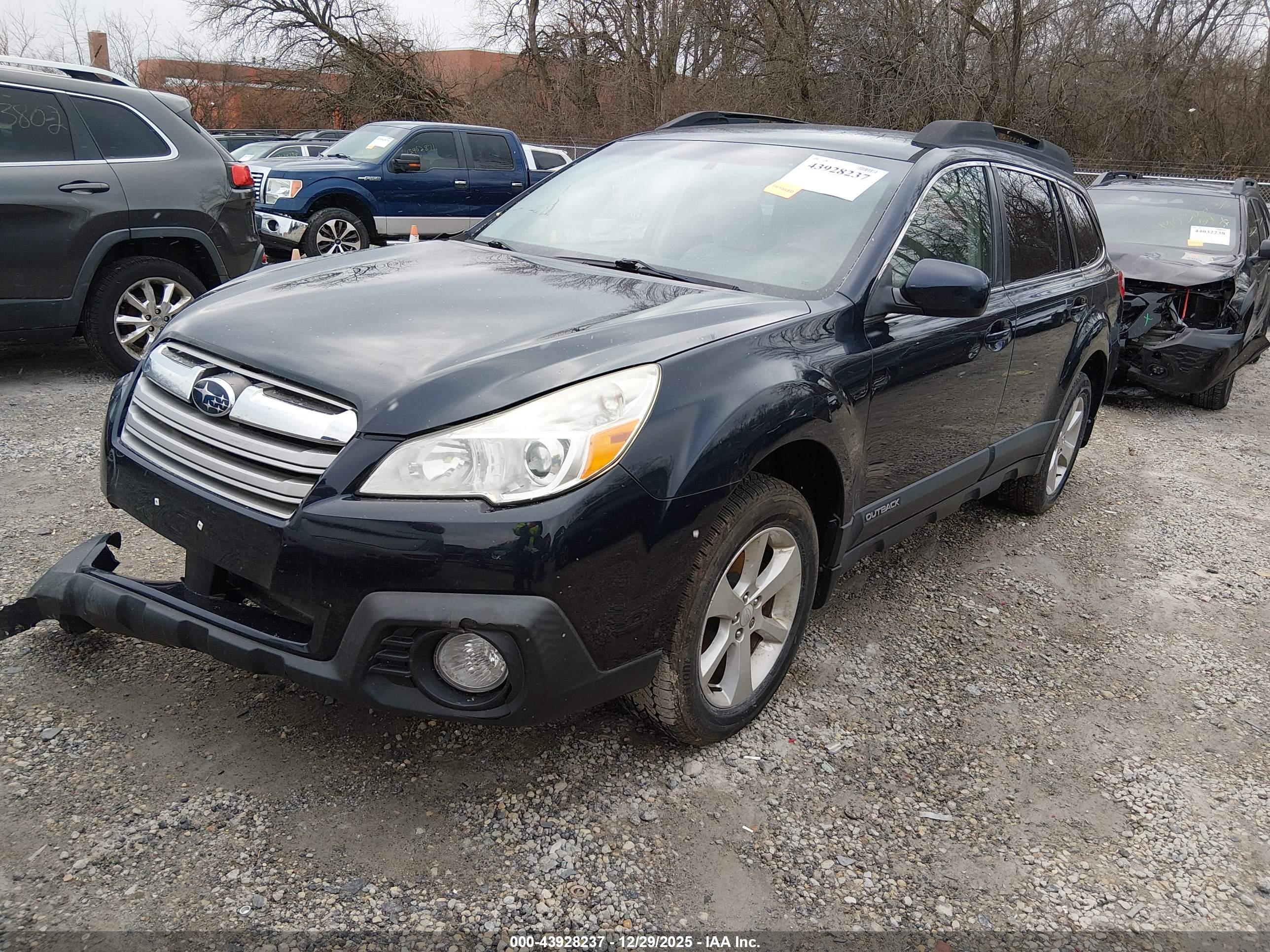 SUBARU OUTBACK image 2