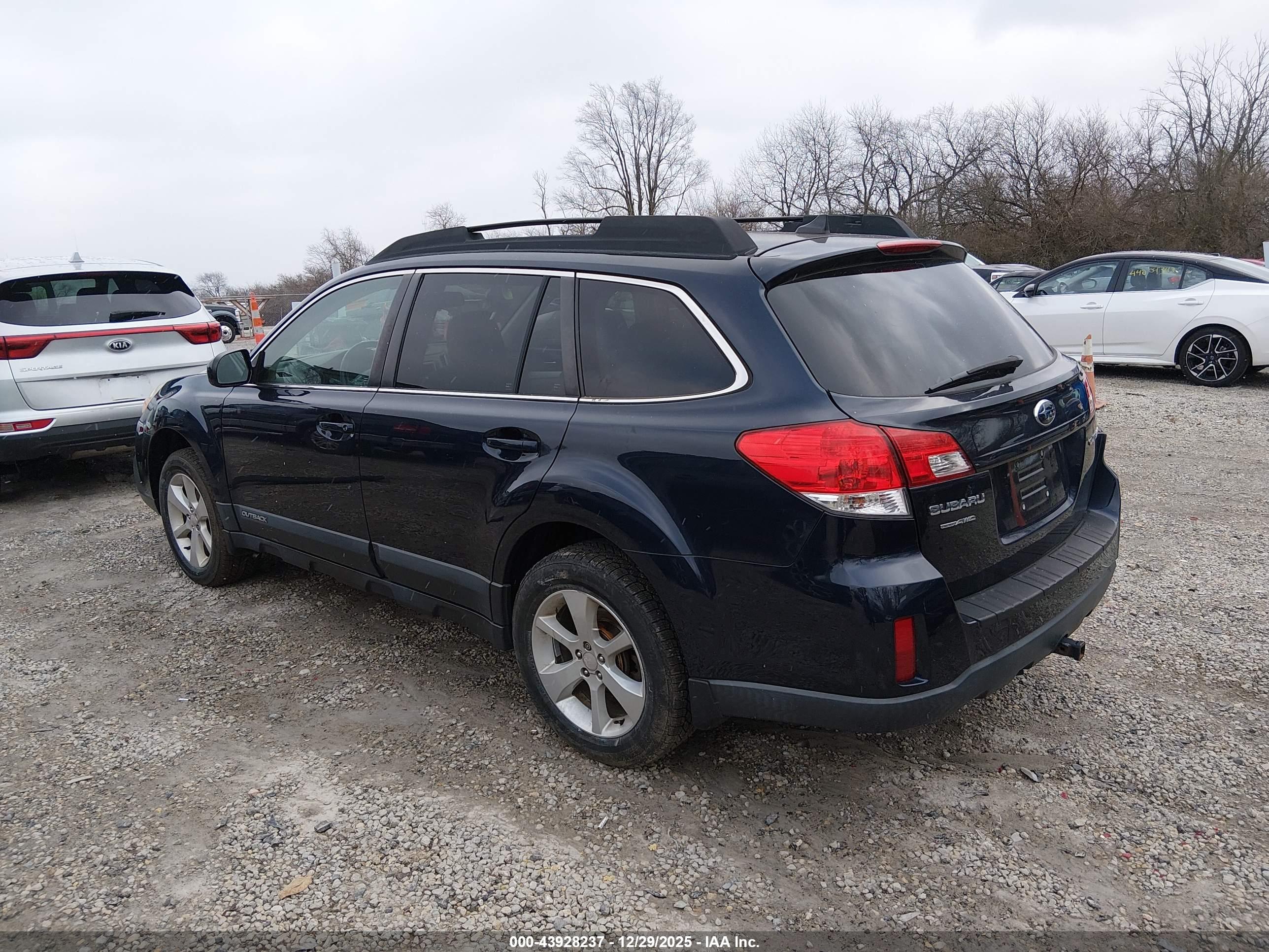 SUBARU OUTBACK image 3