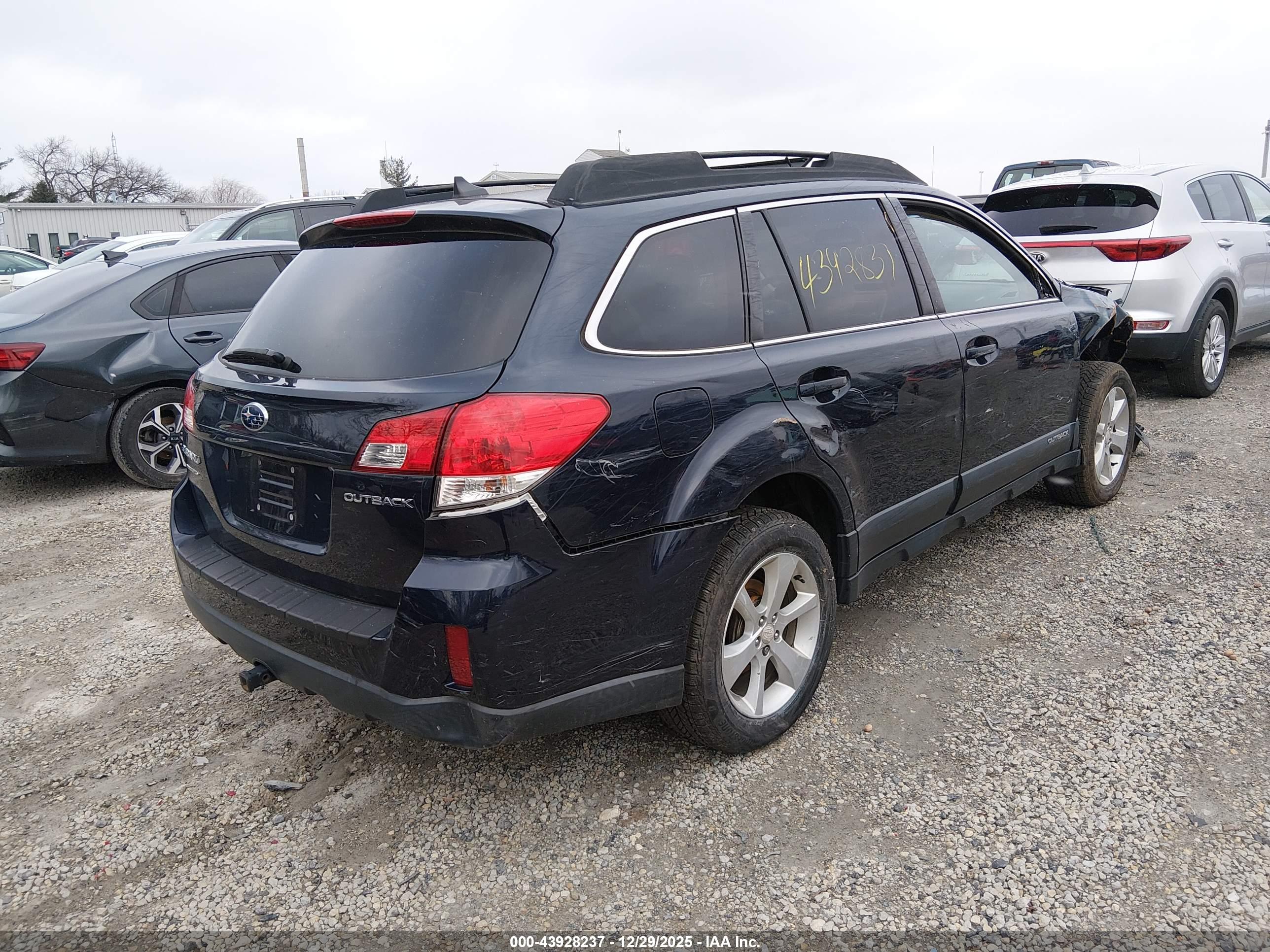 SUBARU OUTBACK image 4