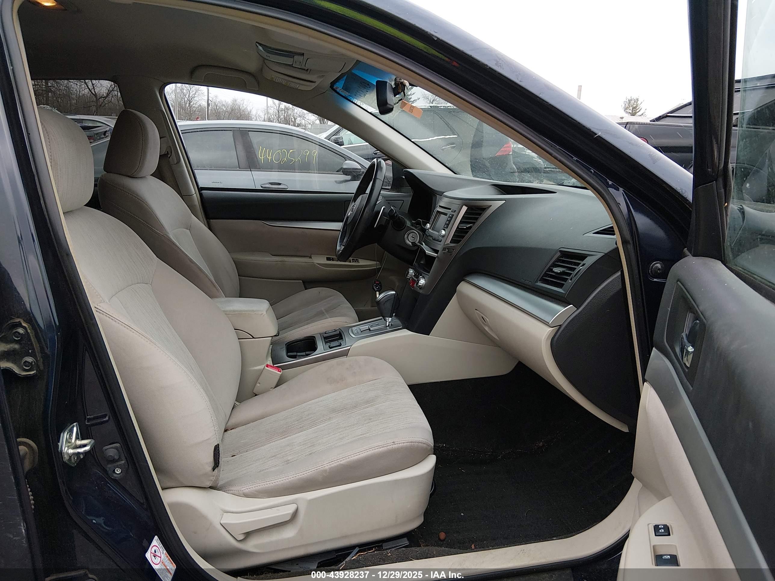 SUBARU OUTBACK image 5