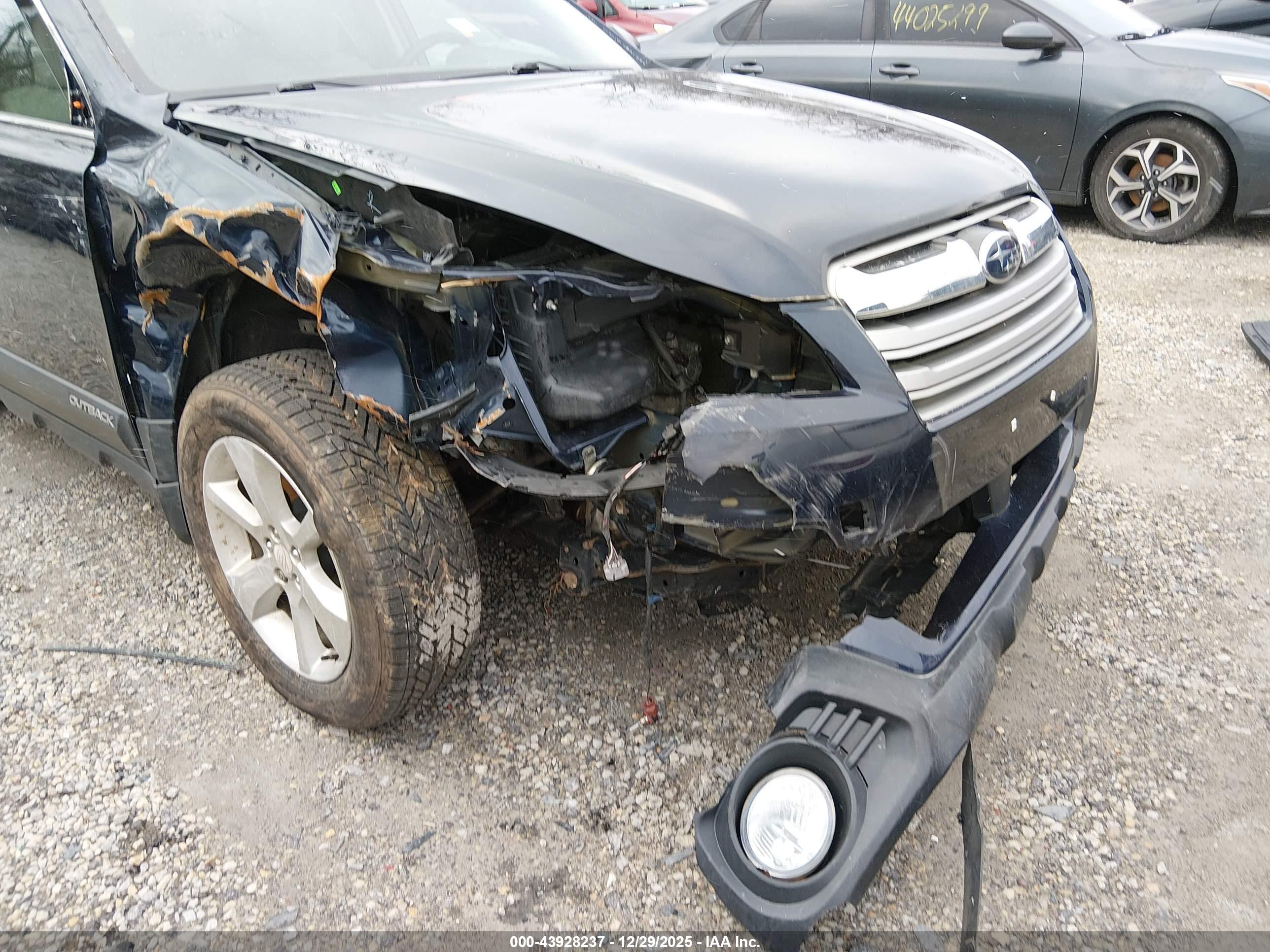 SUBARU OUTBACK image 6