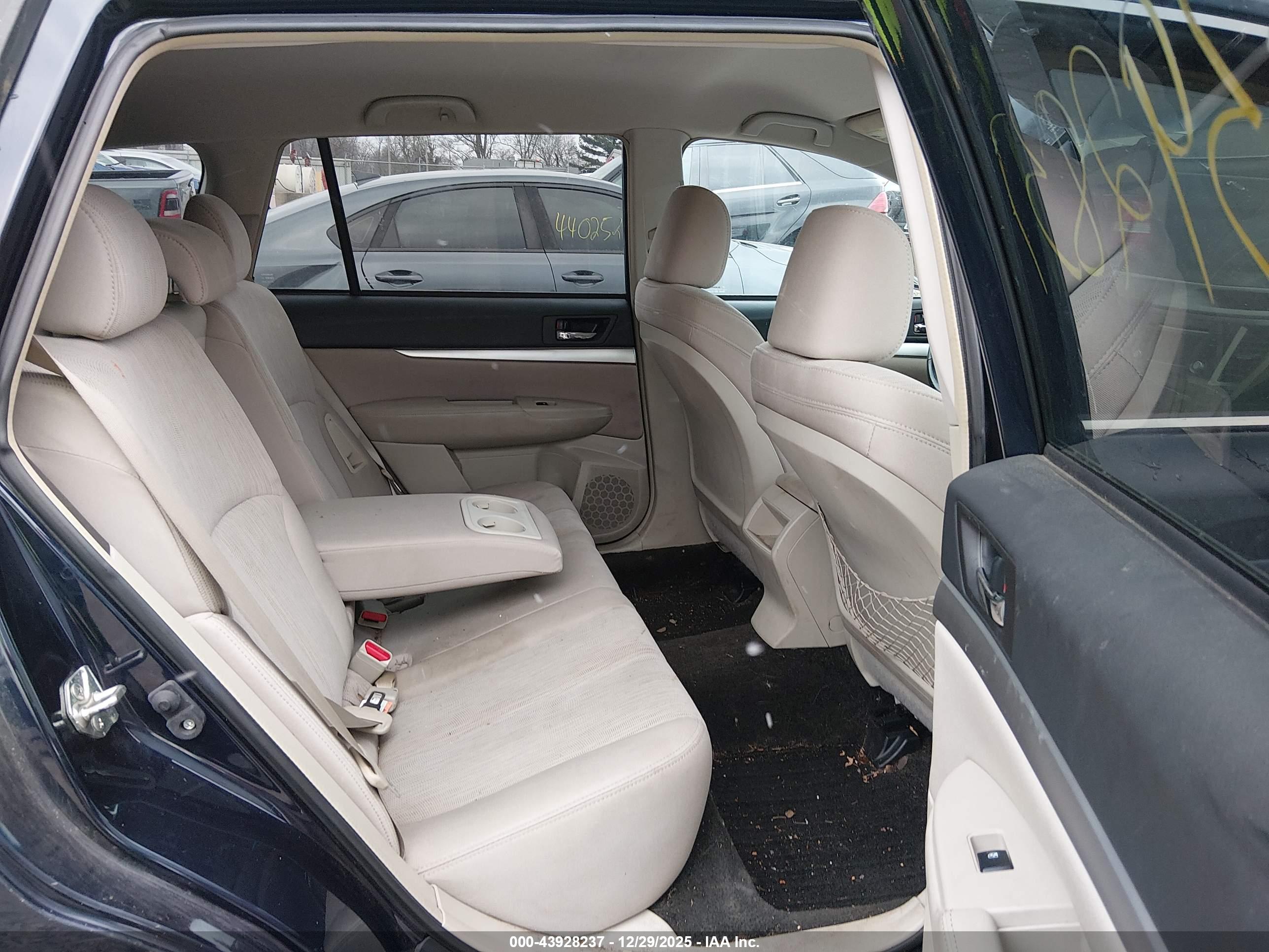 SUBARU OUTBACK image 8