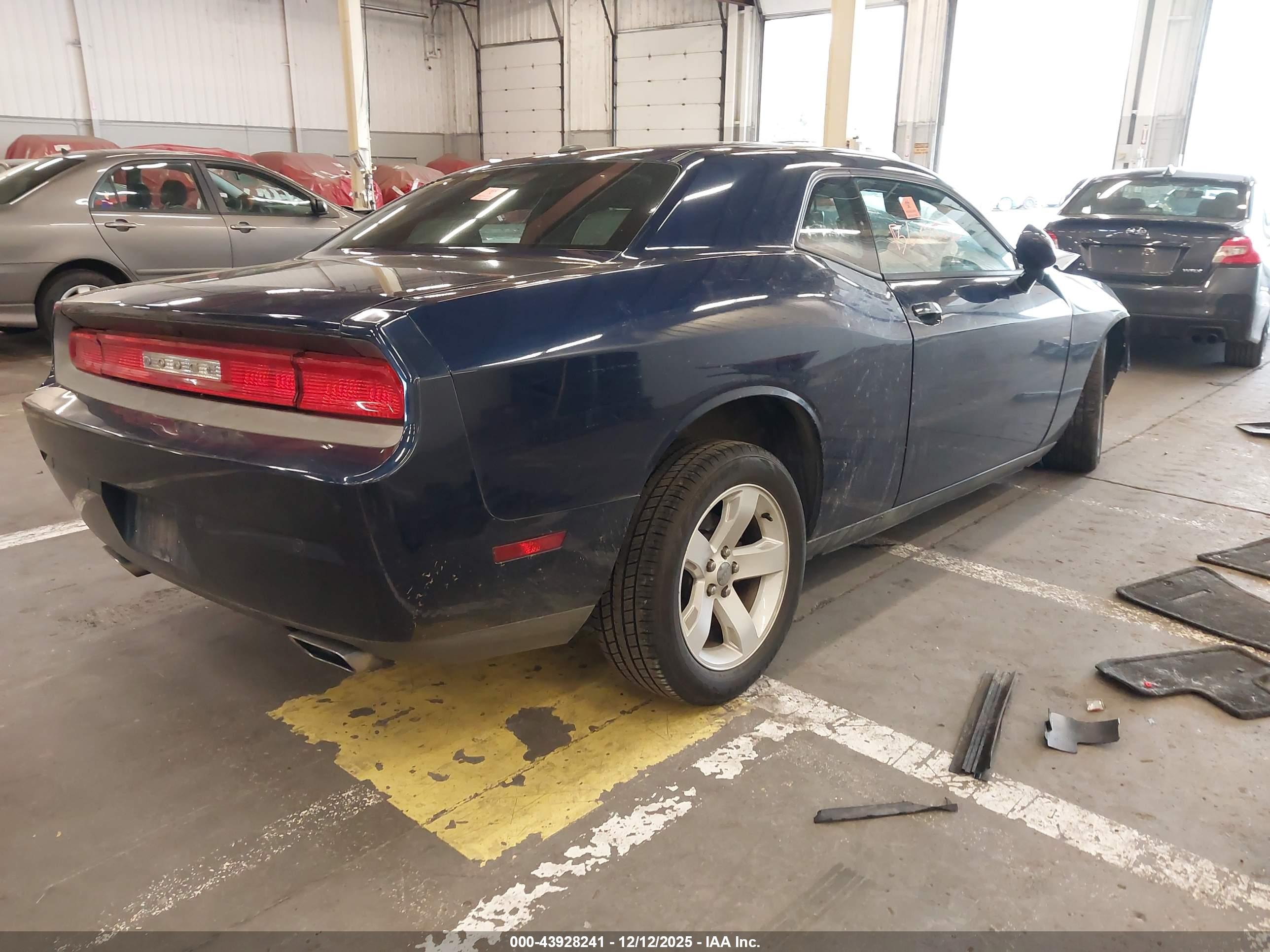 DODGE CHALLENGER image 4