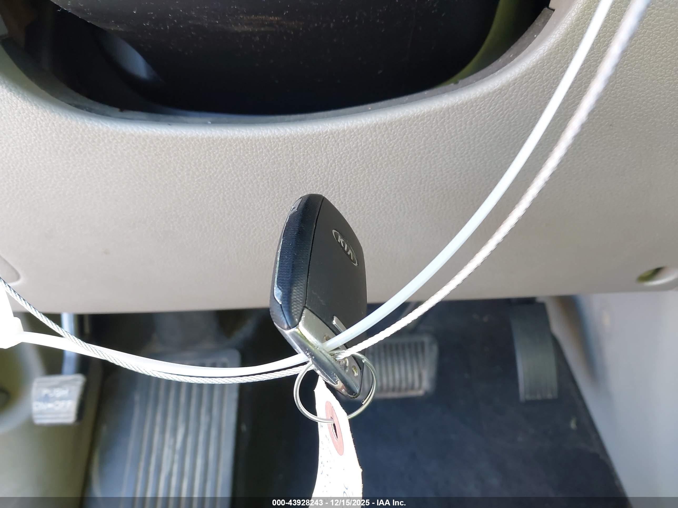 KIA SEDONA image 11