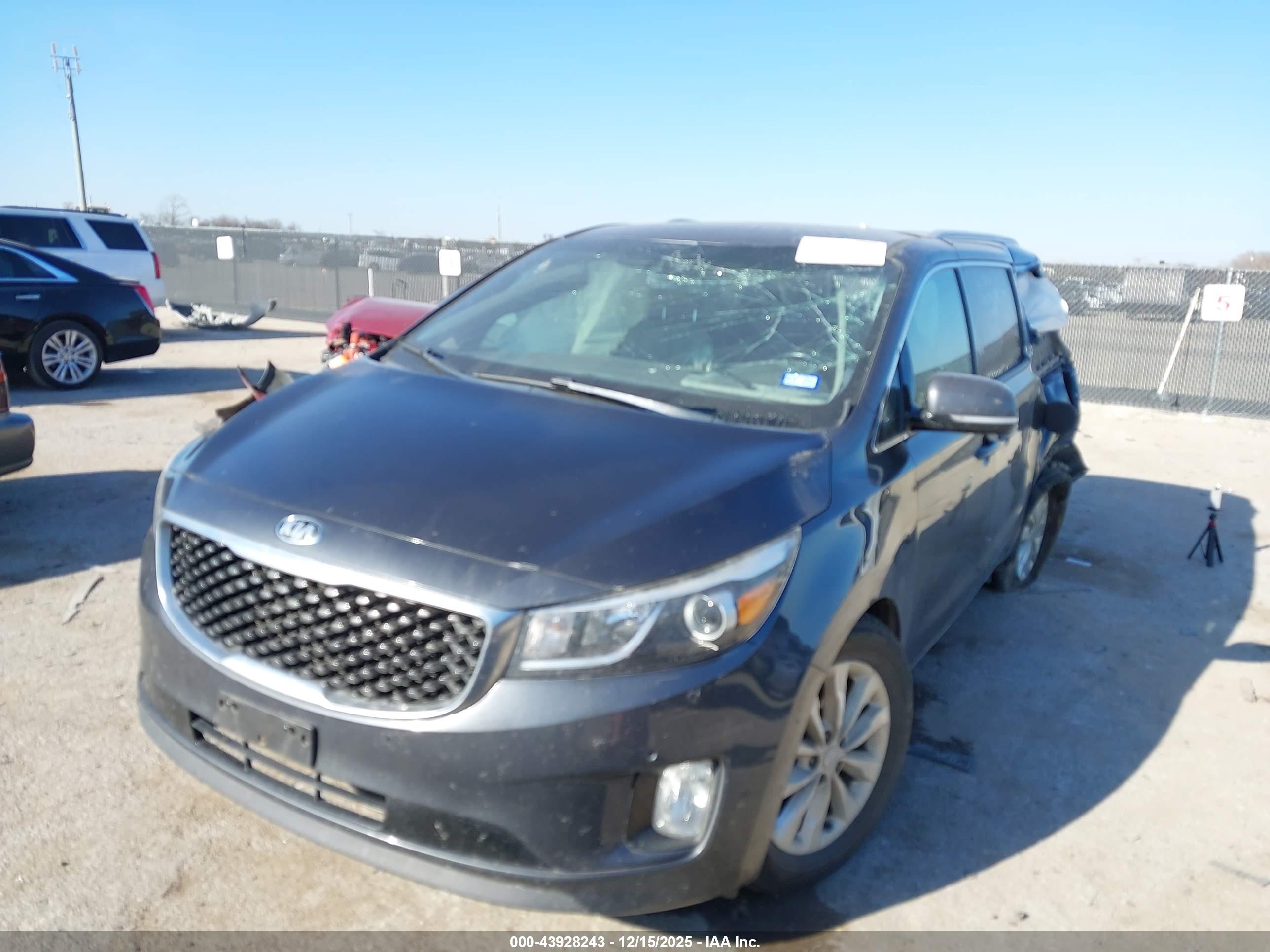 KIA SEDONA image 2